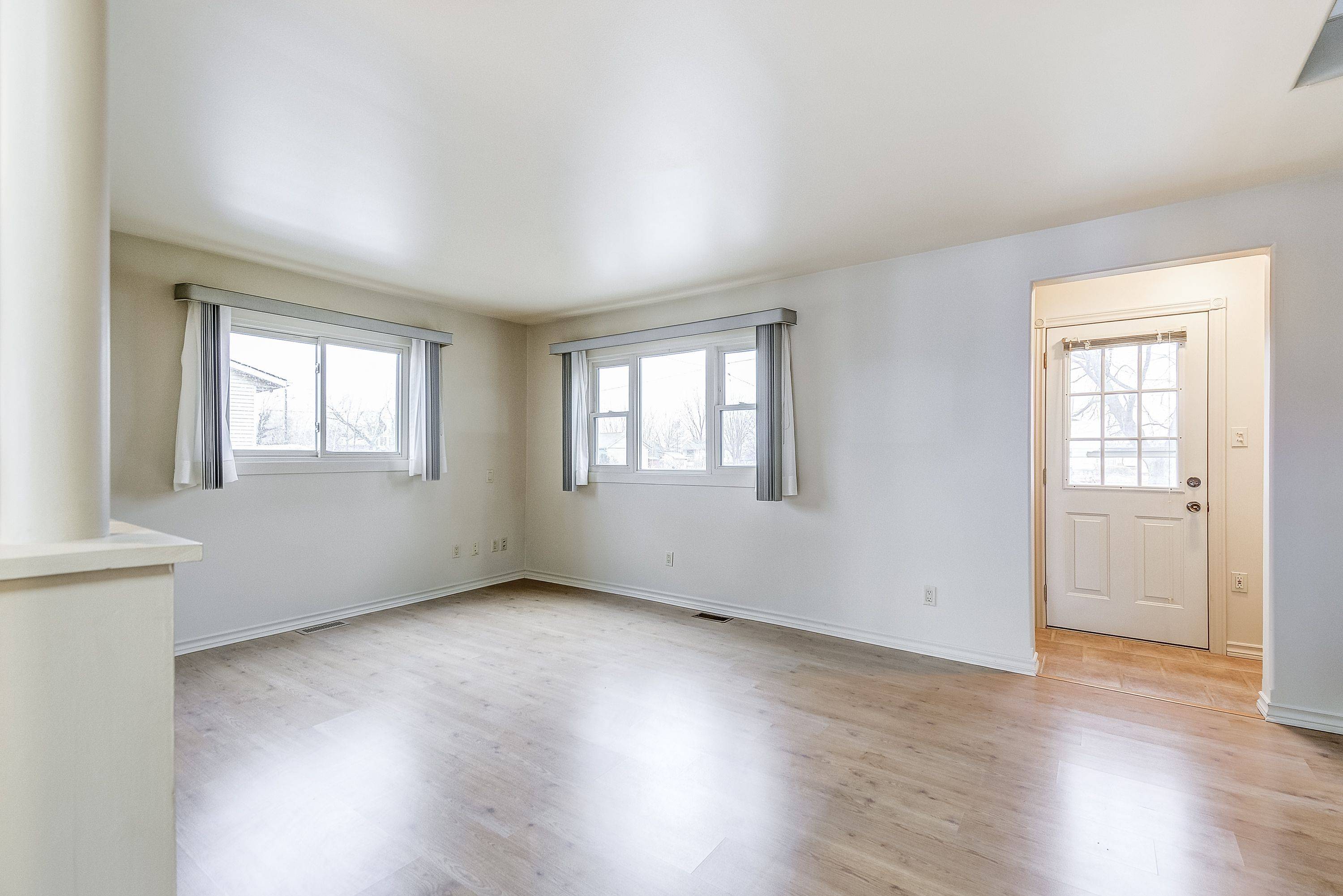 Haldimand, ON N0A 1P0,906 Lakeshore RD