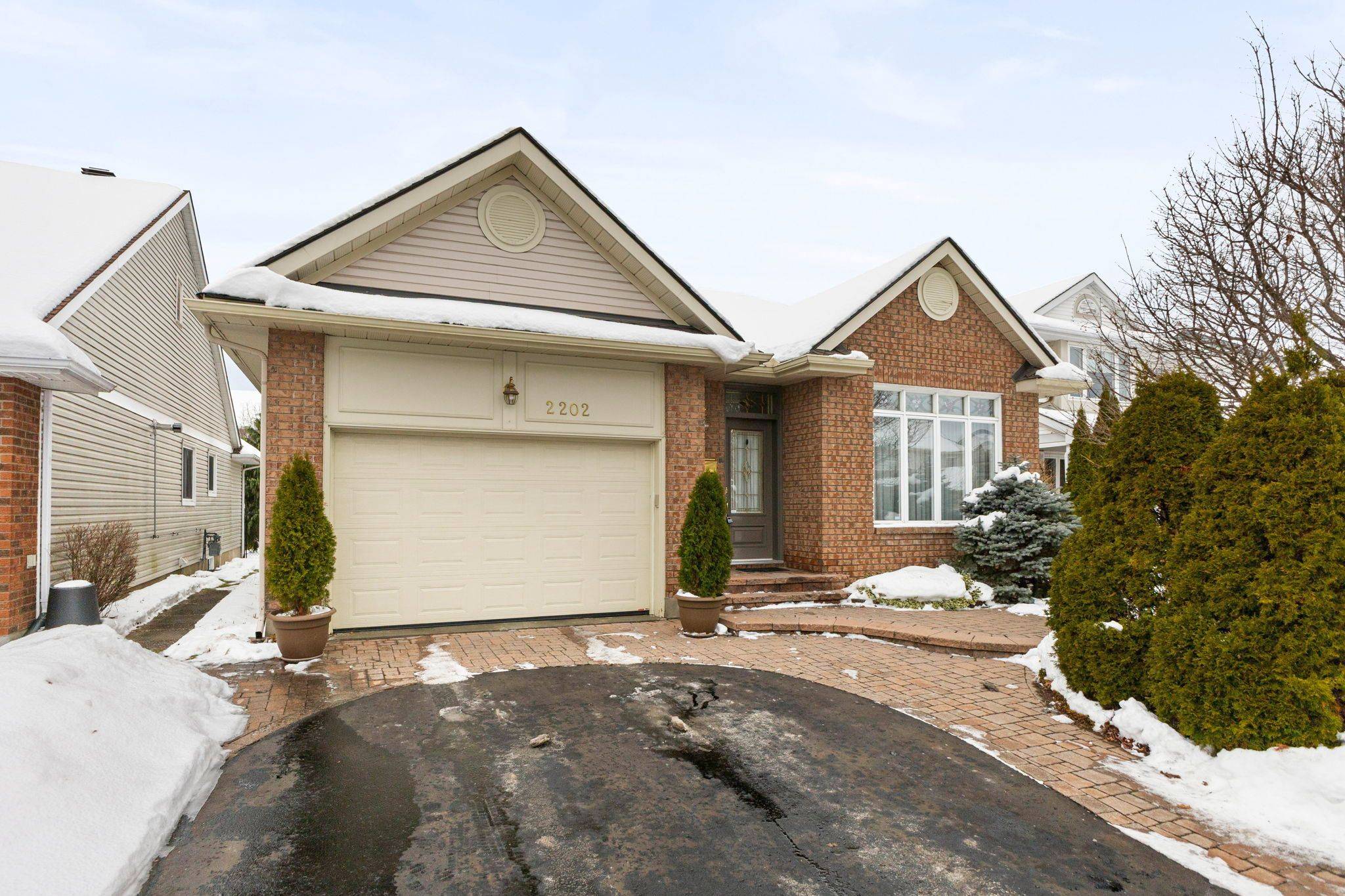 Orleans - Convent Glen And Area, ON K1W 1E6,2202 Nature Trail CRES