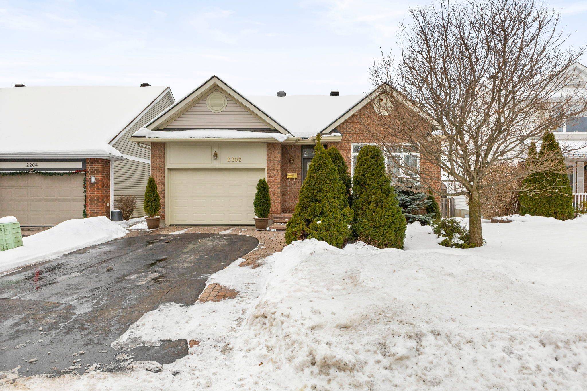 Orleans - Convent Glen And Area, ON K1W 1E6,2202 Nature Trail CRES