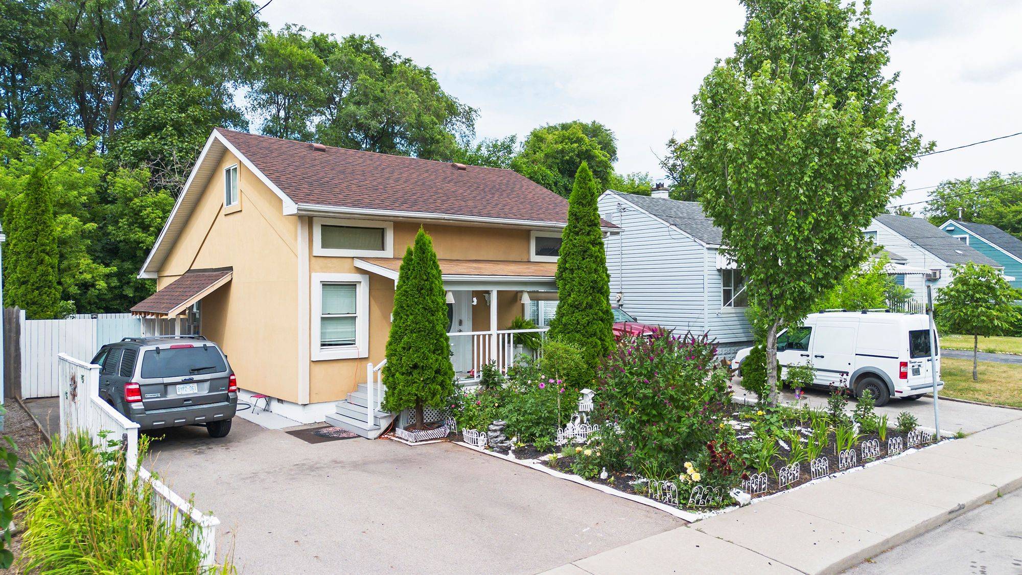 Hamilton, ON L8L 3J4,15 Dalhousie AVE