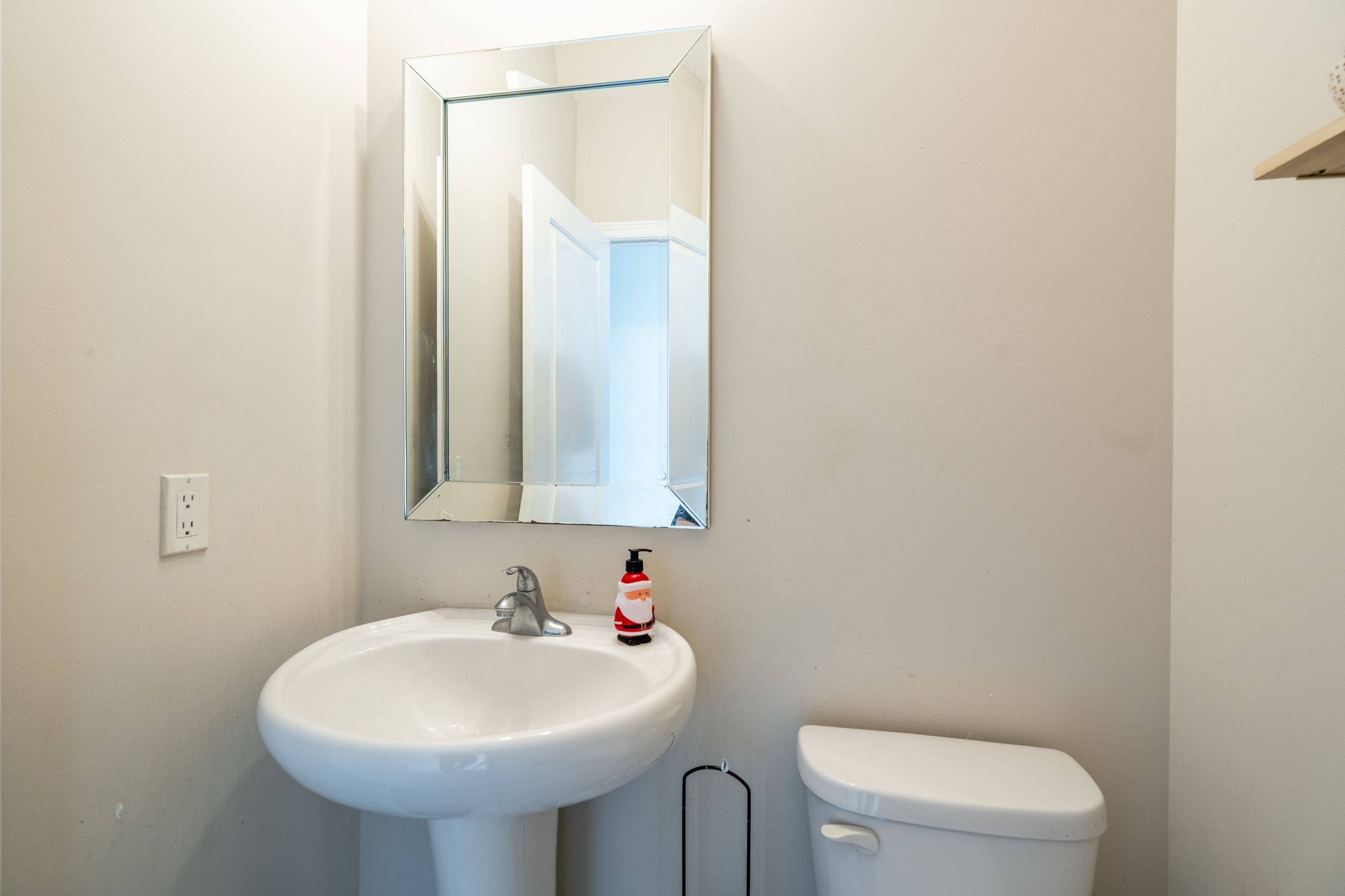 Hamilton, ON L8E 0J4,98 SHOREVIEW PL #40