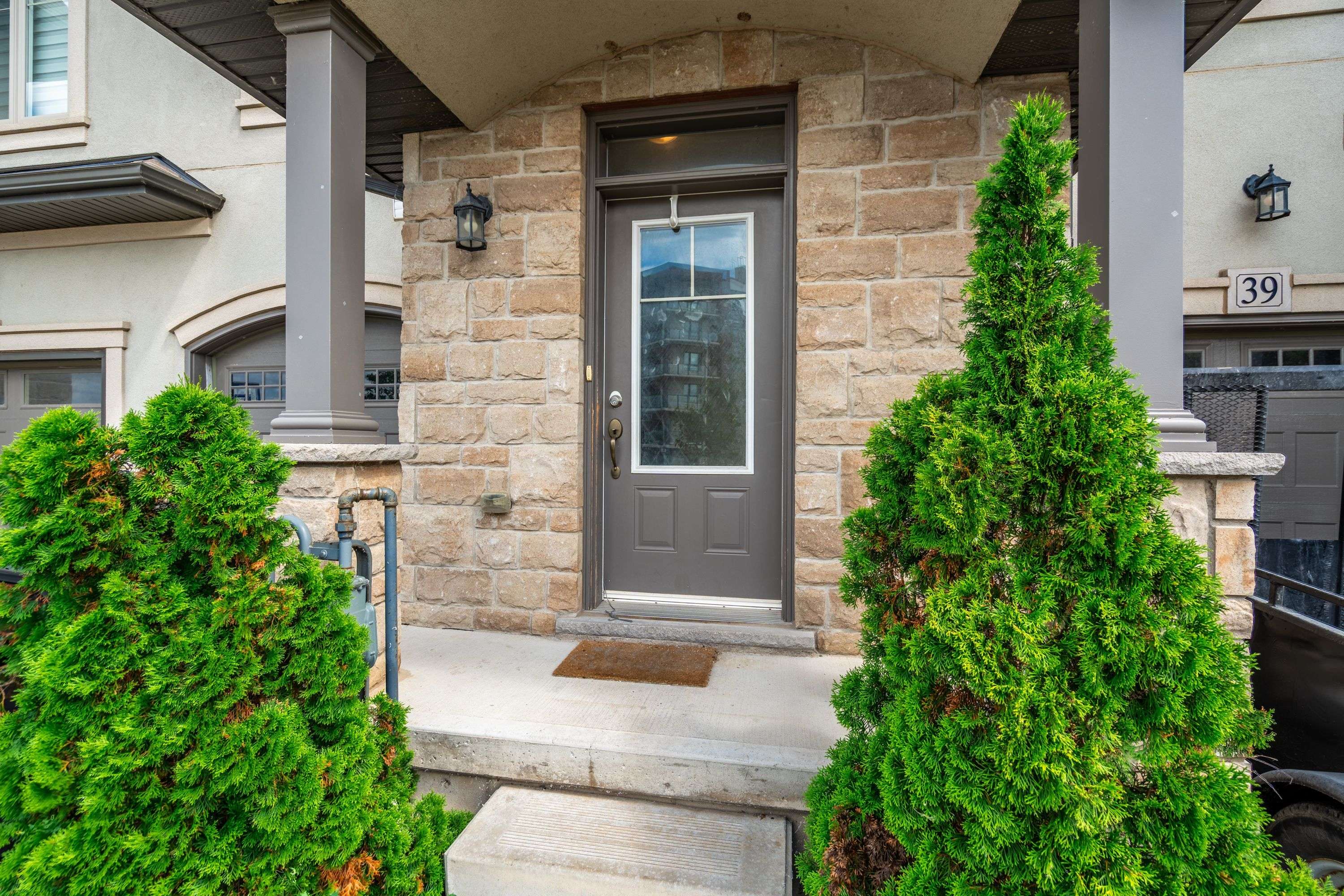 Hamilton, ON L8E 0J4,98 SHOREVIEW PL #40