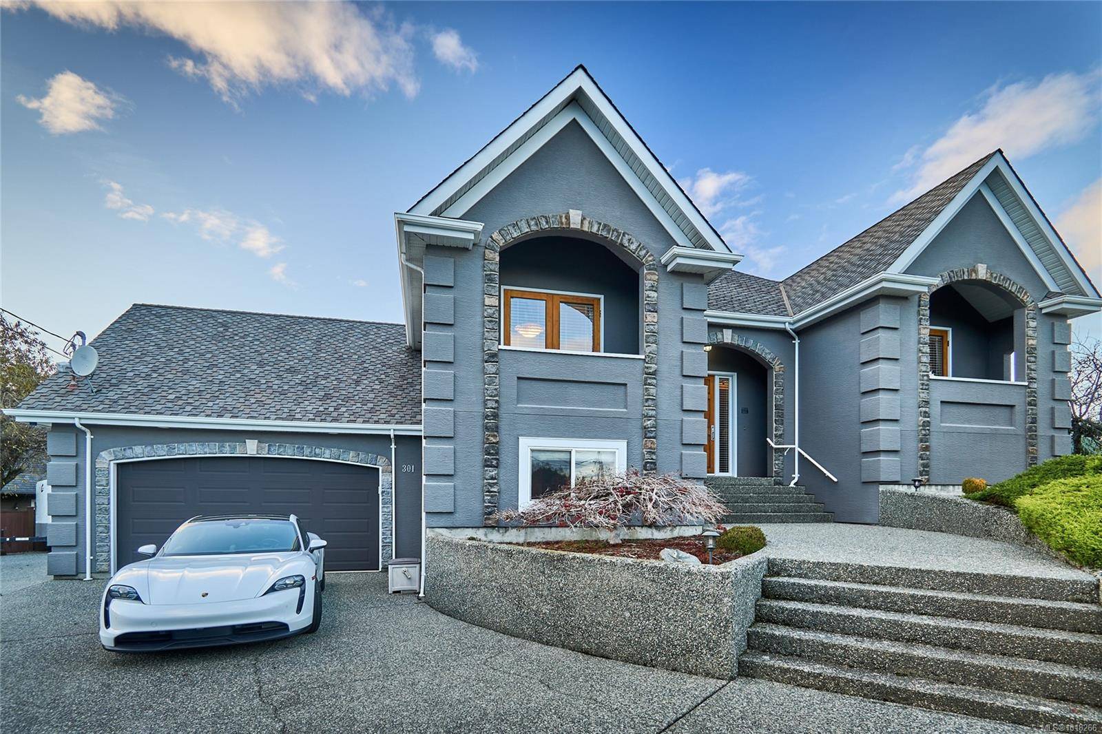 Nanaimo, BC V9R 6A4,301 Mount Royal Pl