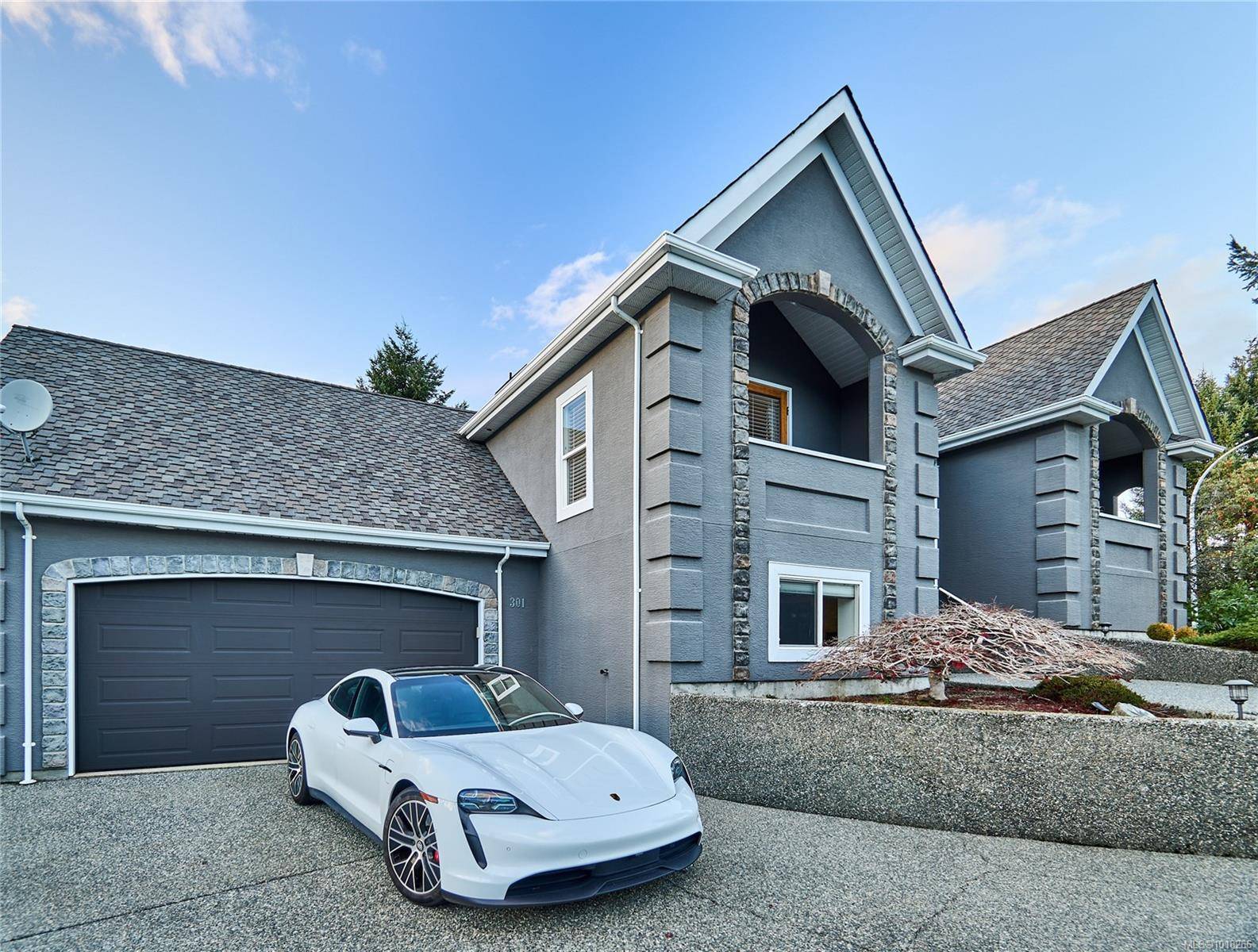 Nanaimo, BC V9R 6A4,301 Mount Royal Pl