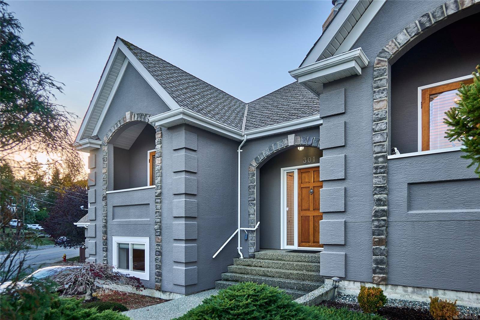 Nanaimo, BC V9R 6A4,301 Mount Royal Pl