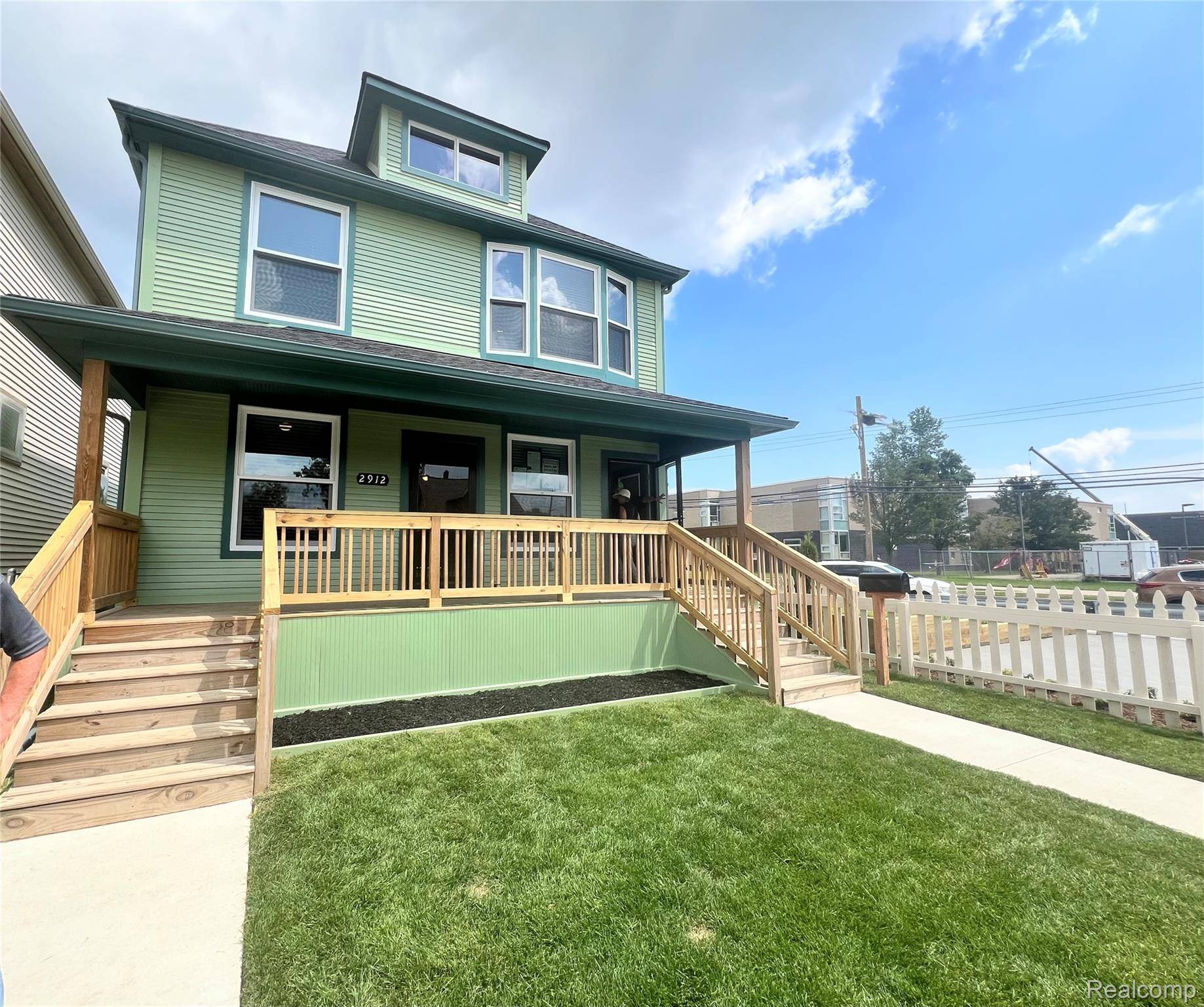 Detroit, MI 48214,2912 Garland ST