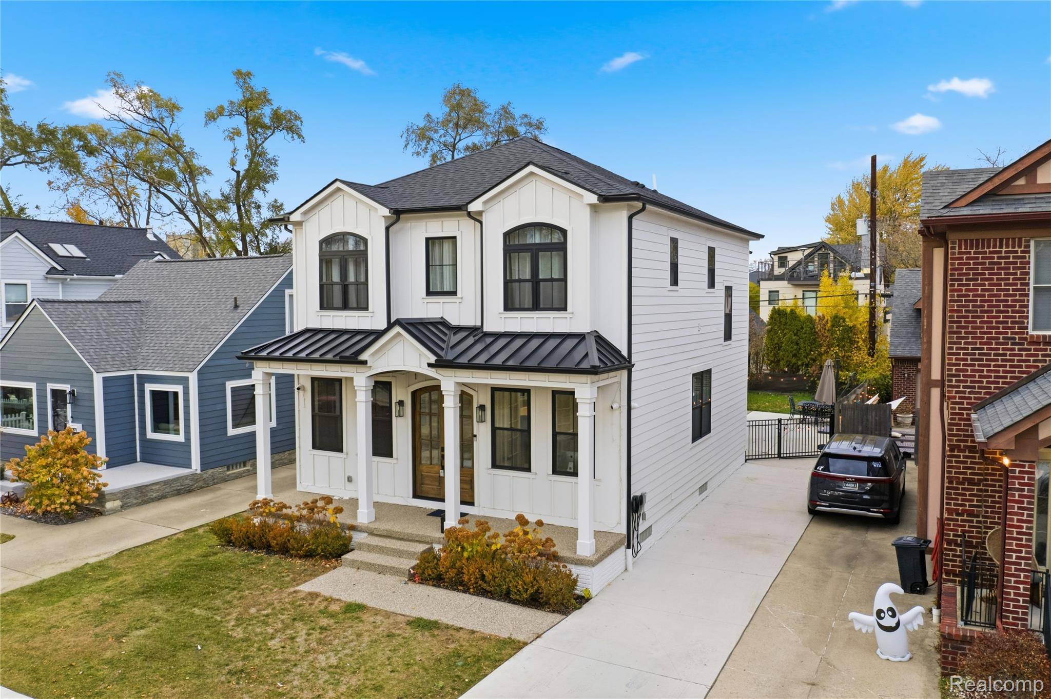 Birmingham, MI 48009,1211 E Lincoln ST