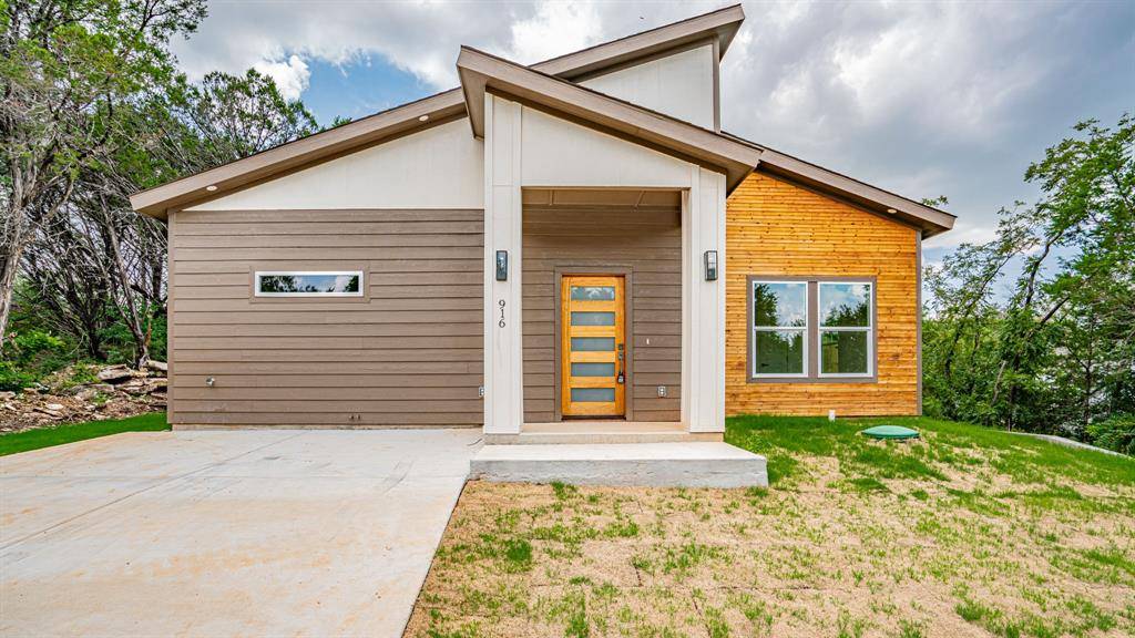 Granbury, TX 76048,916 Colorado River Drive