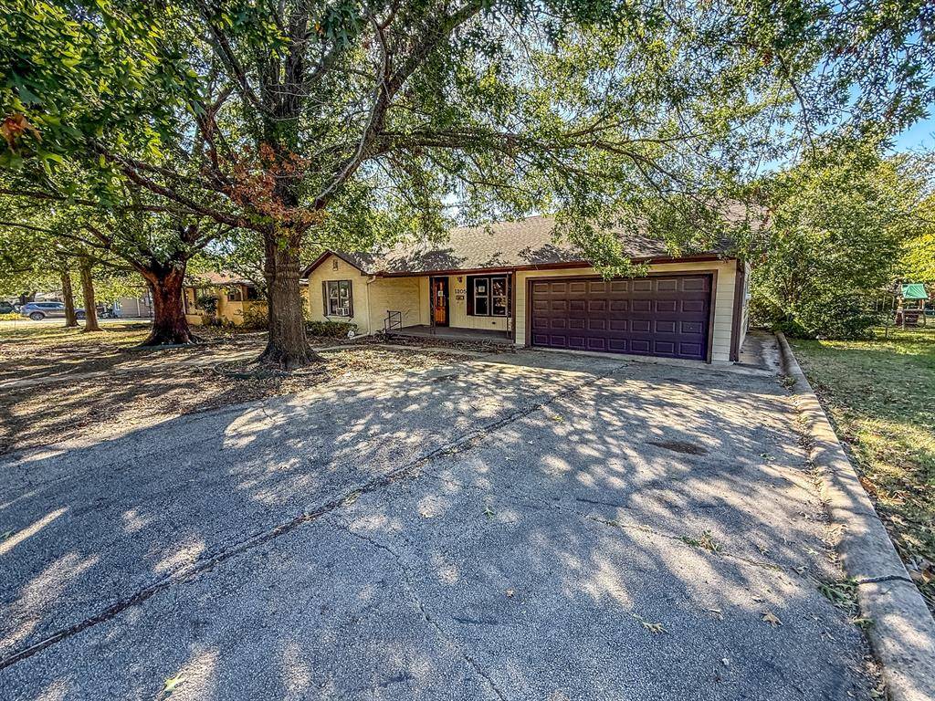 Gainesville, TX 76240,1305 Hillcrest Boulevard