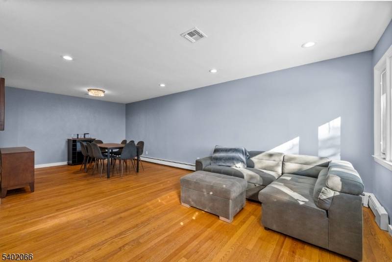 Clifton City, NJ 07013,14 Weeks Ct