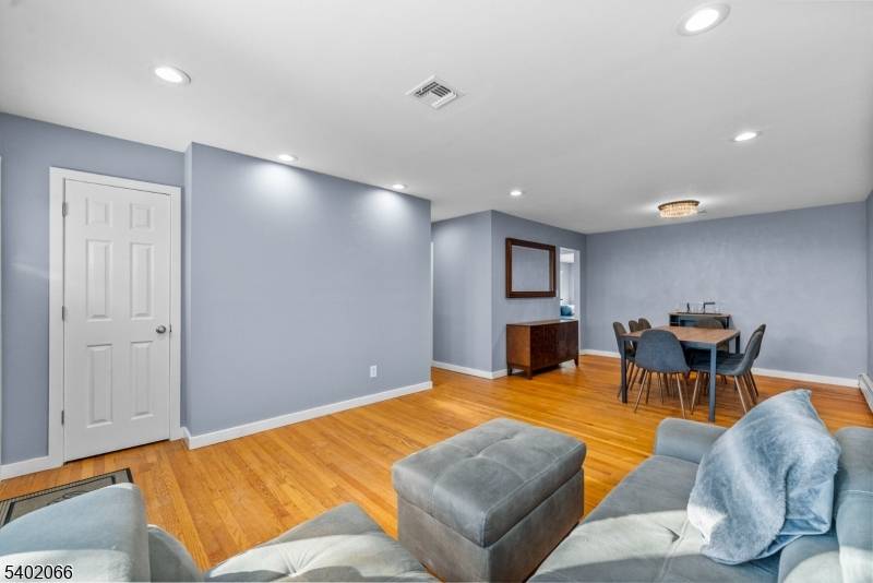 Clifton City, NJ 07013,14 Weeks Ct