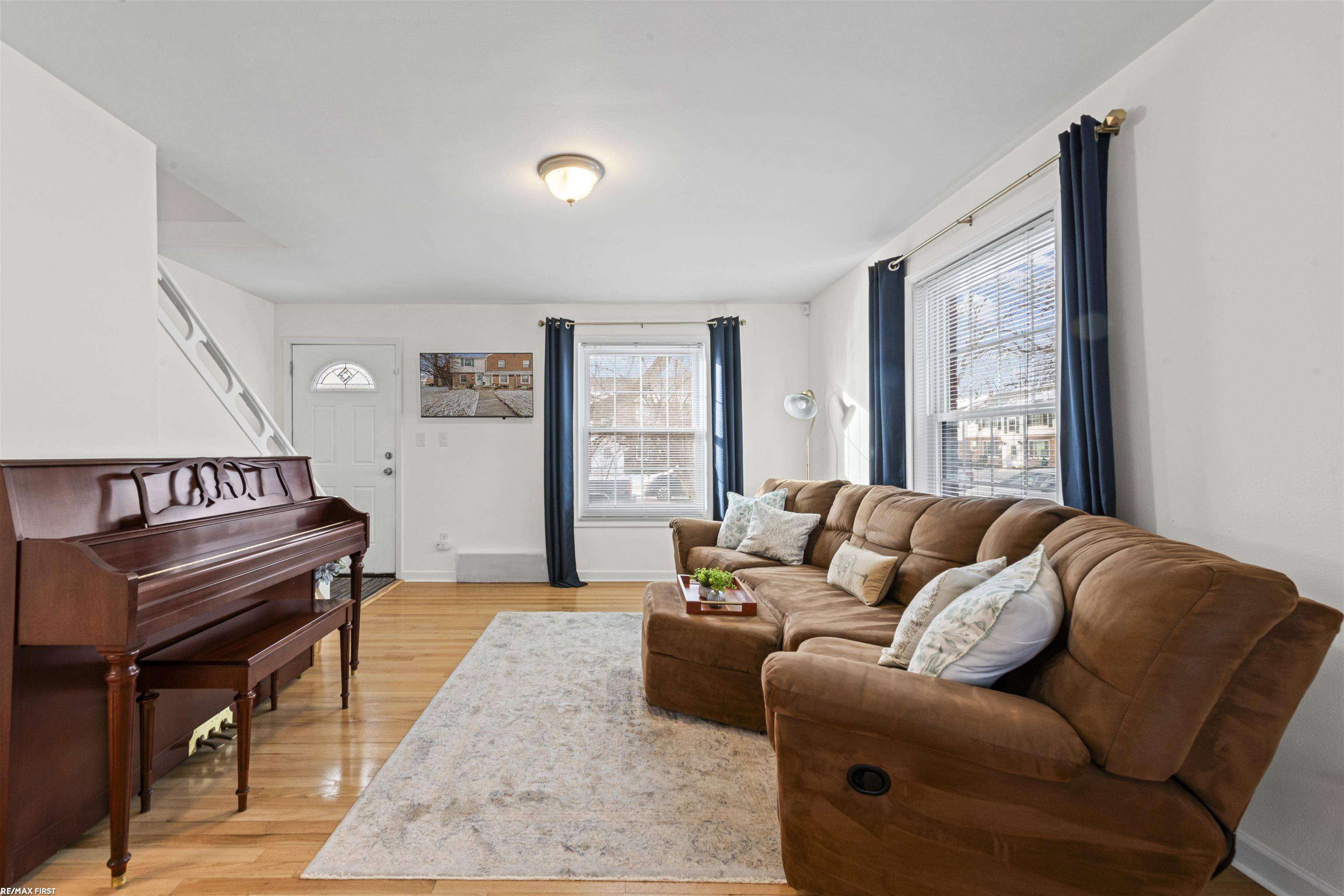 Saint Clair Shores, MI 48080,23002 Gary LN