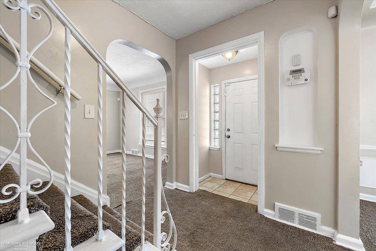 Detroit, MI 48213,9364 E Outer DR