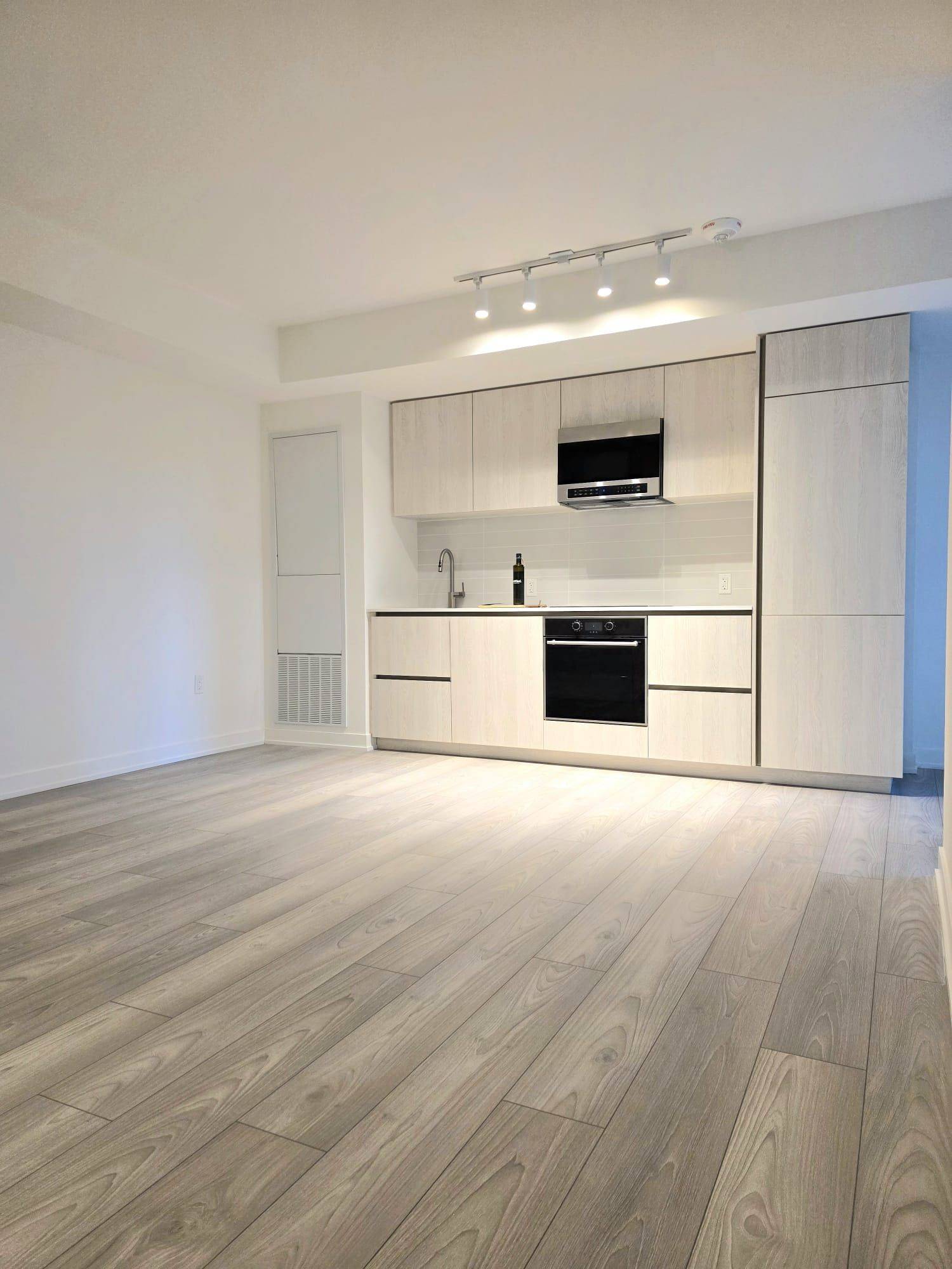 Toronto C10, ON M4P 1V7,110 Broadway AVE #315 S