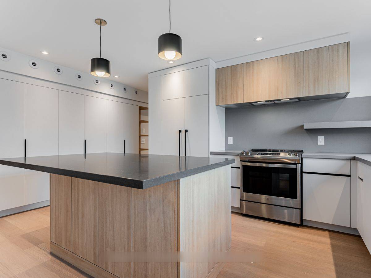 Toronto C04, ON M4N 1Z5,157 Roslin AVE #Main (Unit B)