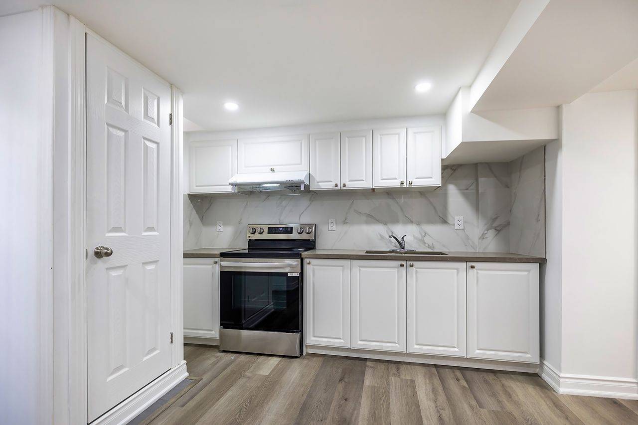 Pickering, ON L1X 1T8,2003 Cedarwood CT