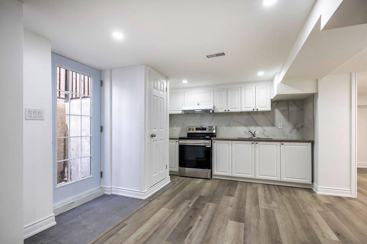 Pickering, ON L1X 1T8,2003 Cedarwood CT