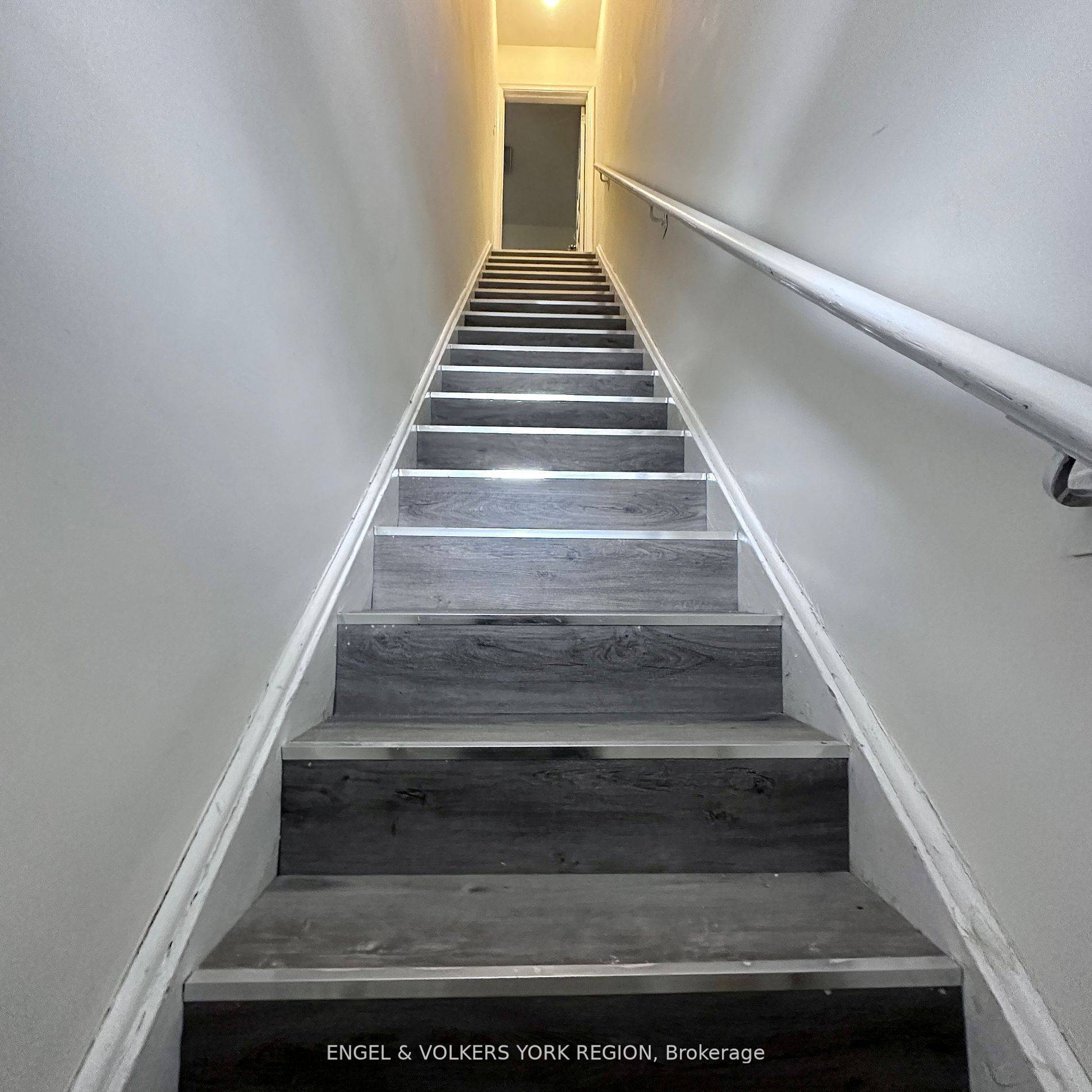 Toronto E04, ON M1K 1L6,3547 St Clair AVE E