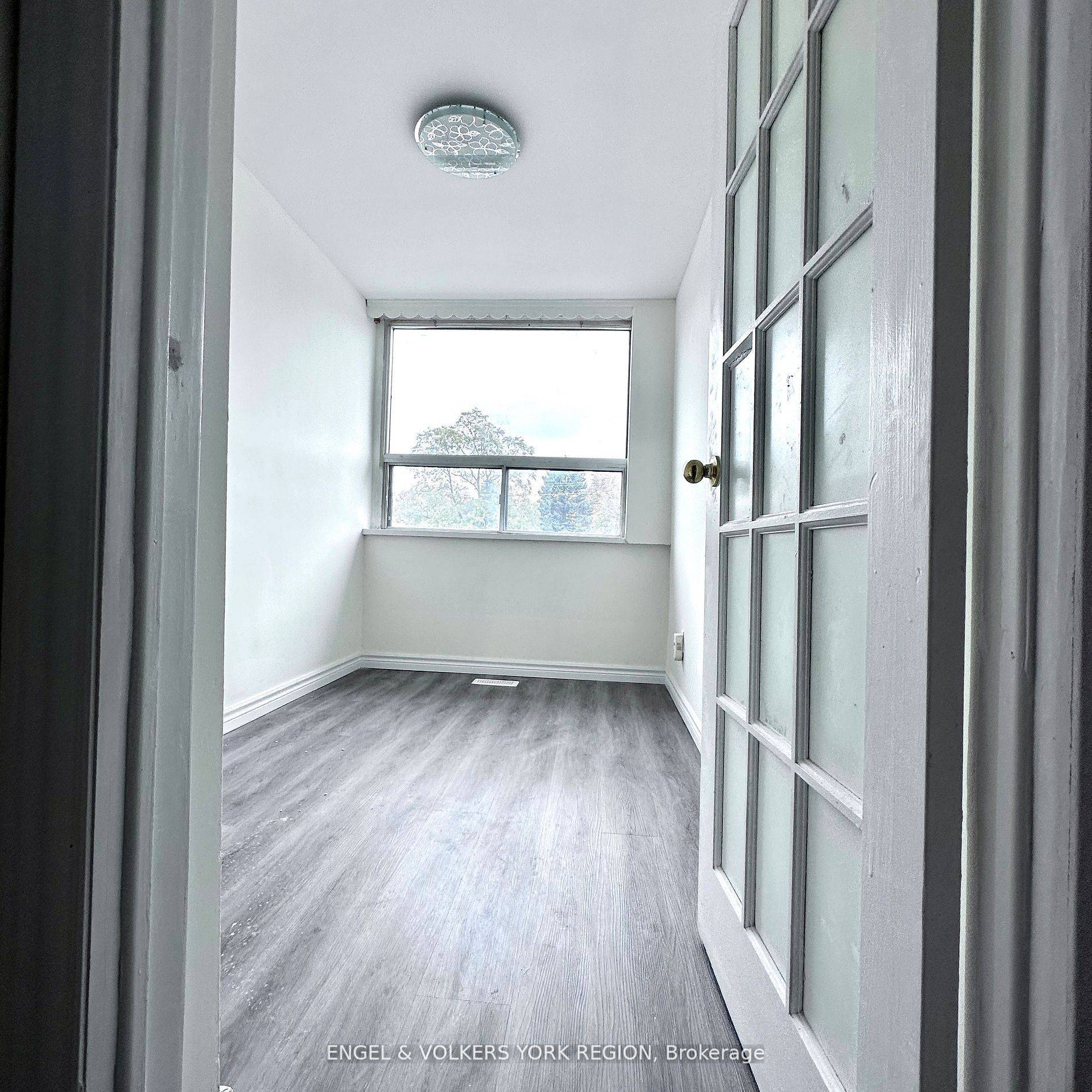 Toronto E04, ON M1K 1L6,3547 St Clair AVE E