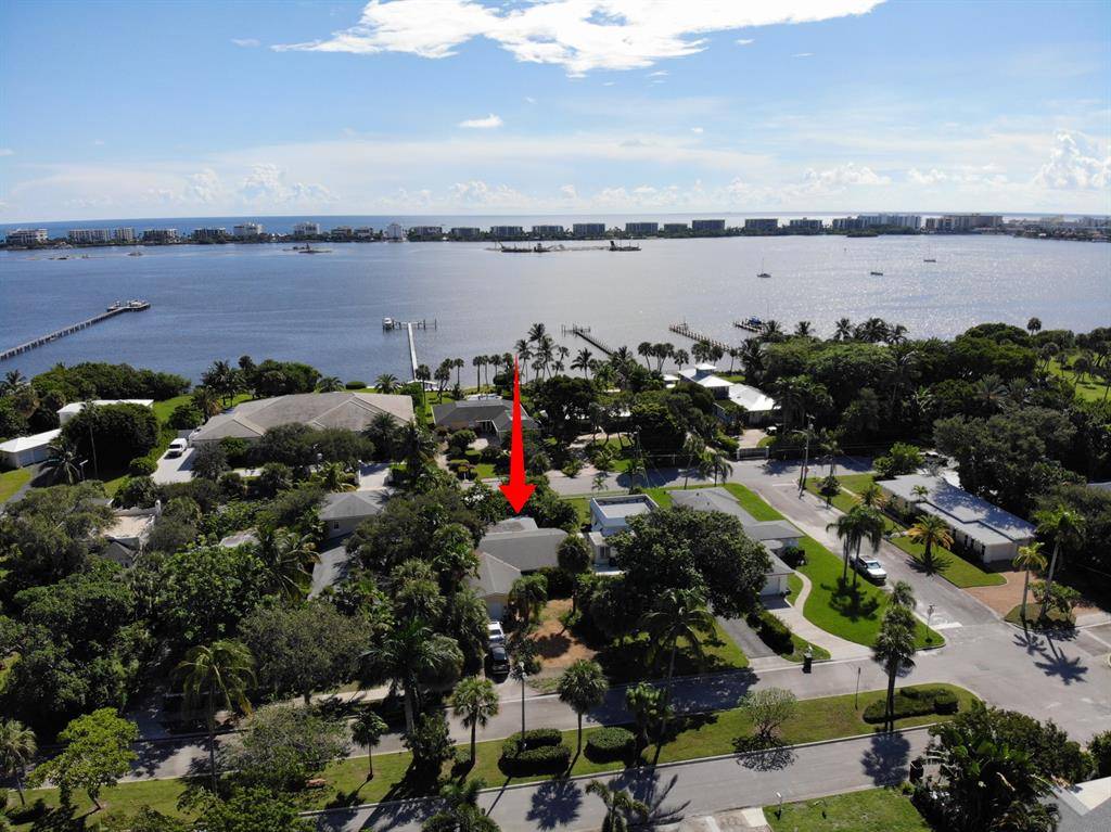 Lake Worth Beach, FL 33460,922 S Palmway