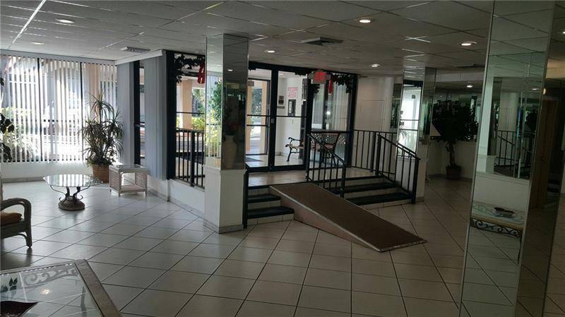 Lauderhill, FL 33319,4168 Inverrary Dr #401