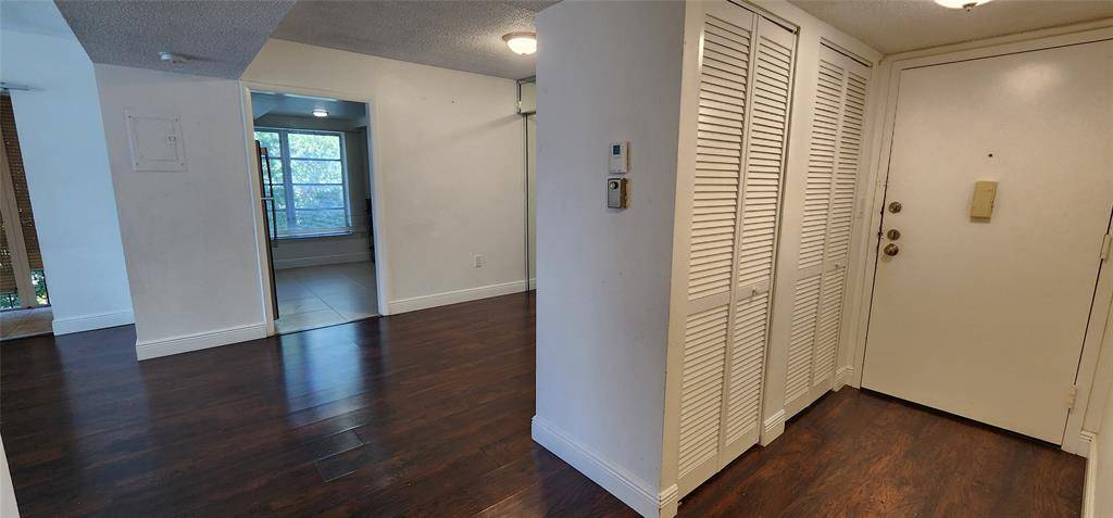 Lauderhill, FL 33319,4168 Inverrary Dr #401