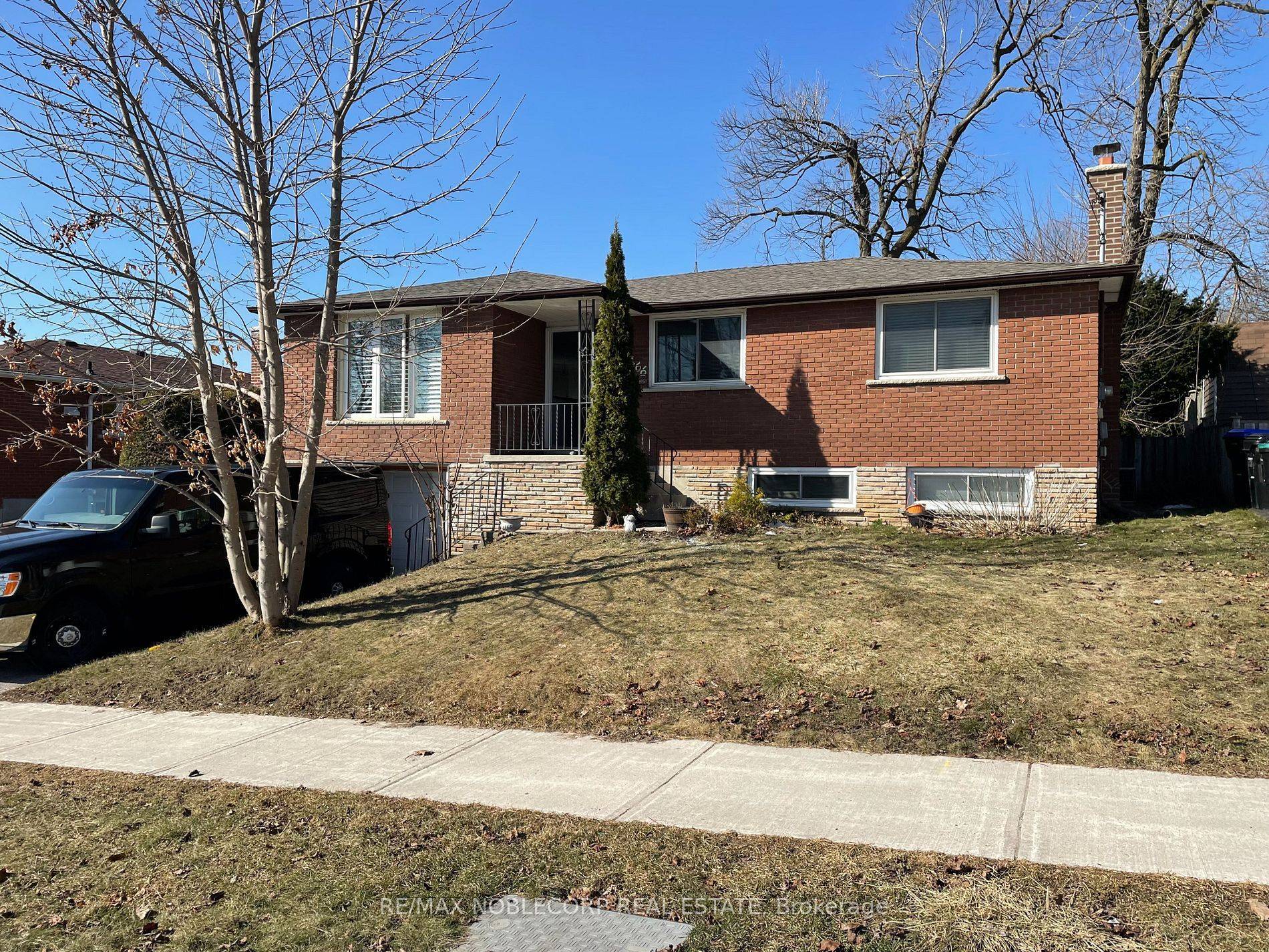 Bradford West Gwillimbury, ON L3Z 1W1,166 Collings AVE #Bsmt