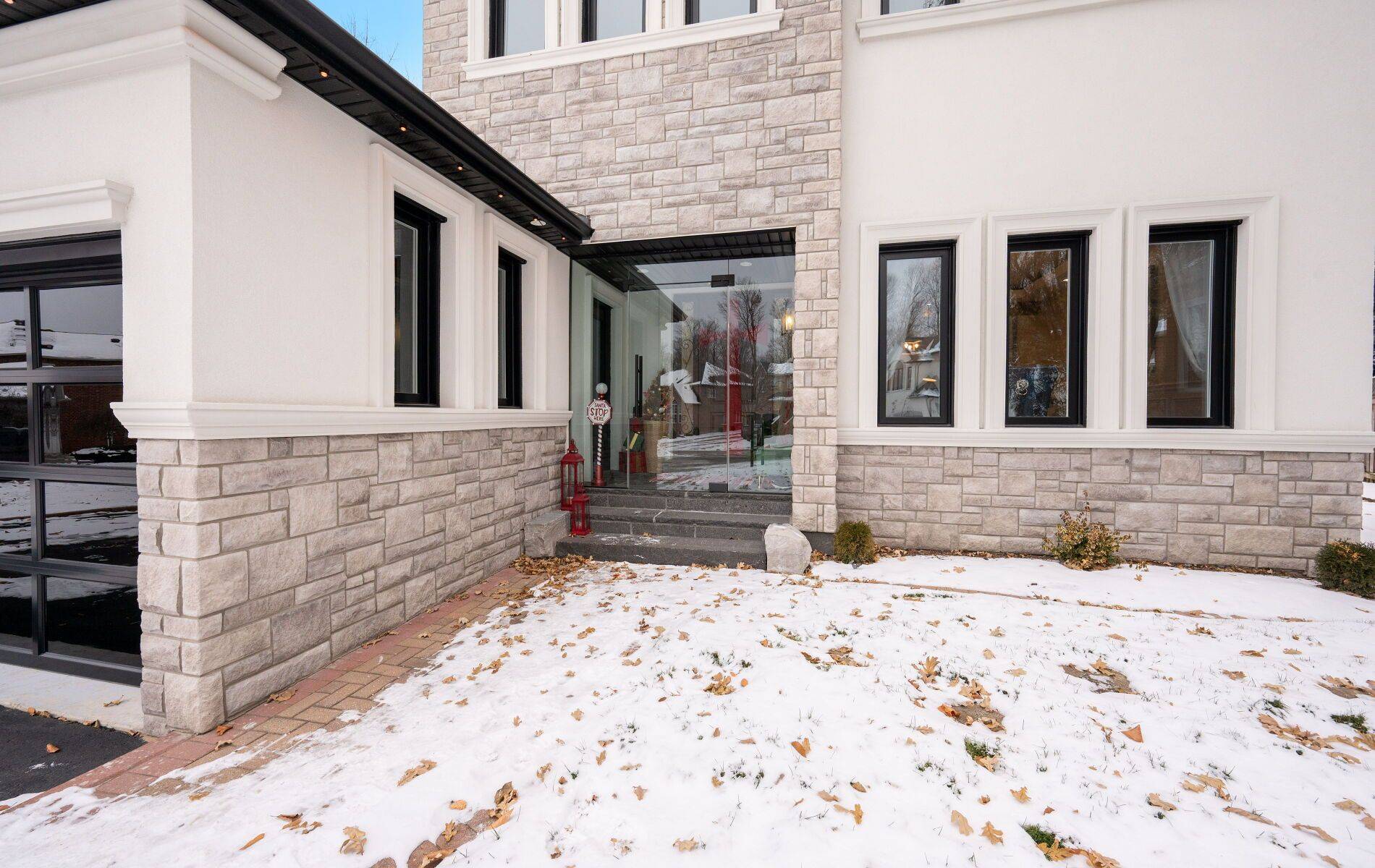 New Tecumseth, ON L9R 1N8,34 Previn CT