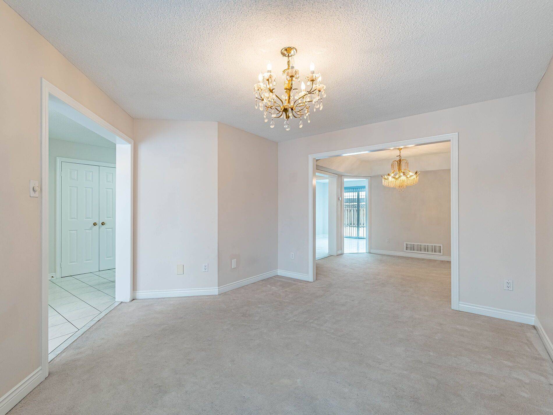 Brampton, ON L6R 1A6,54 Hollybush ST