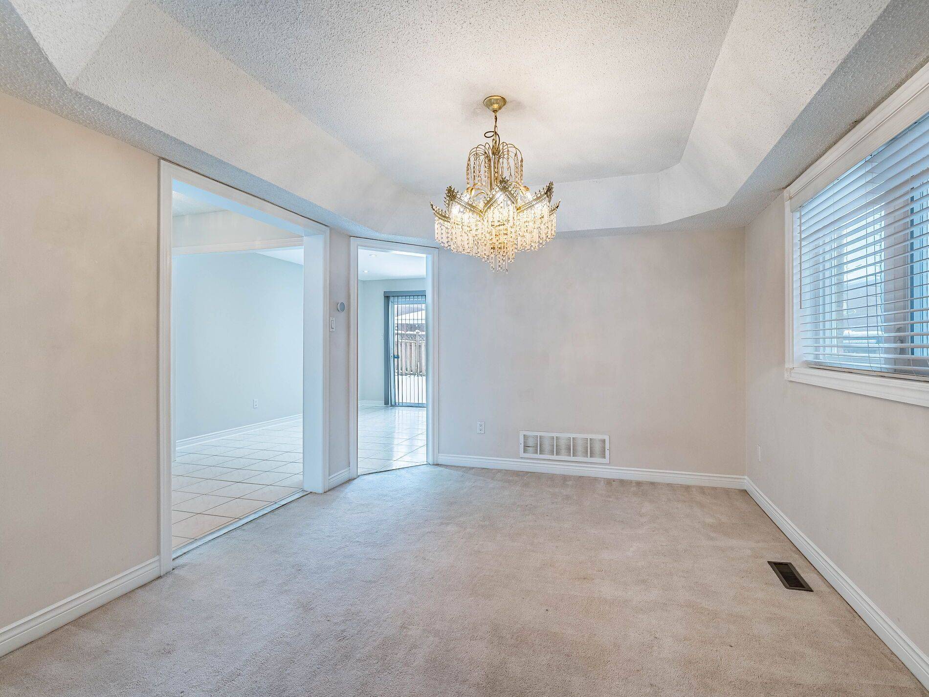 Brampton, ON L6R 1A6,54 Hollybush ST