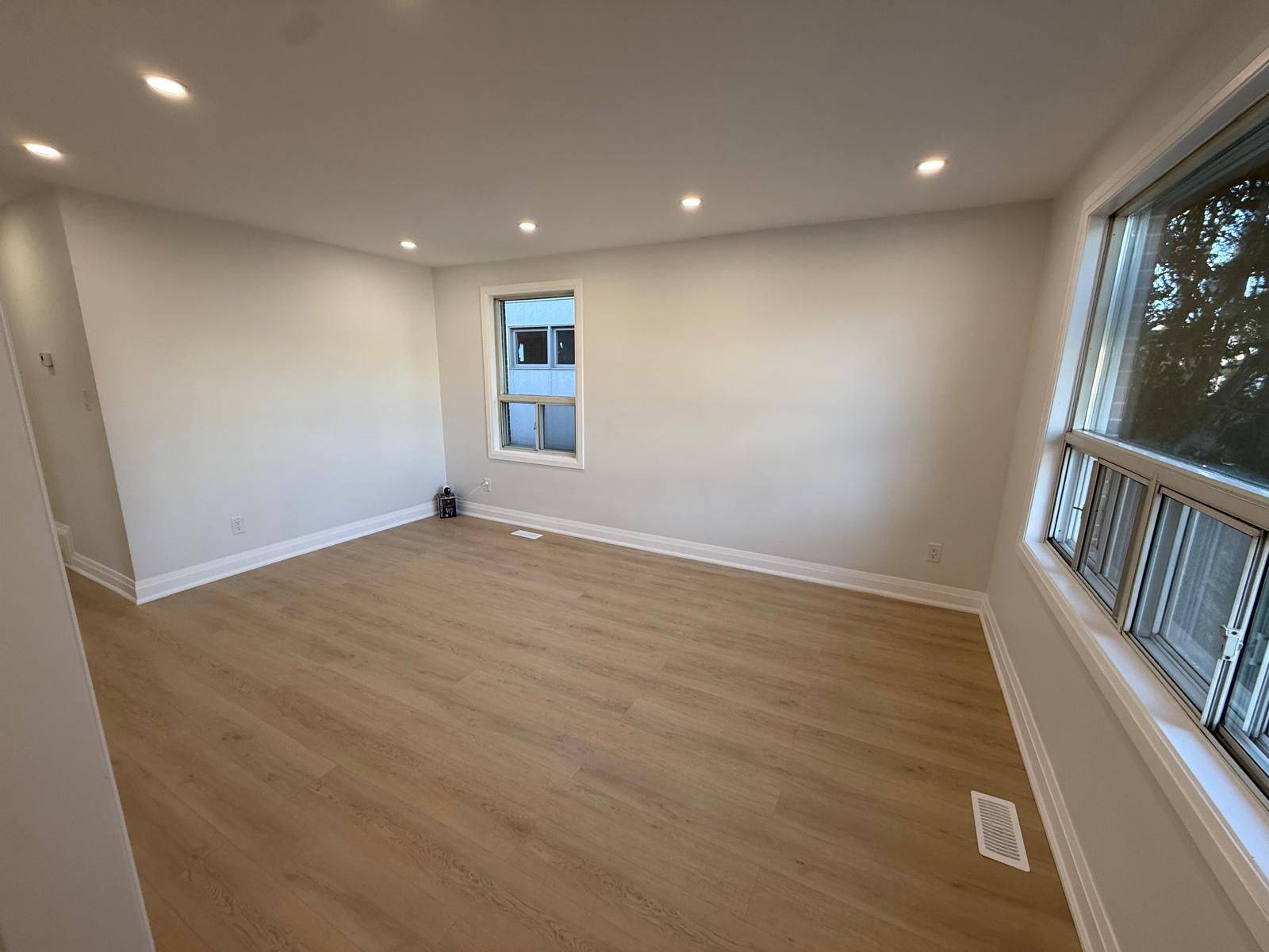 Oakville, ON L6K 1P3,156 Westside DR #MAIN