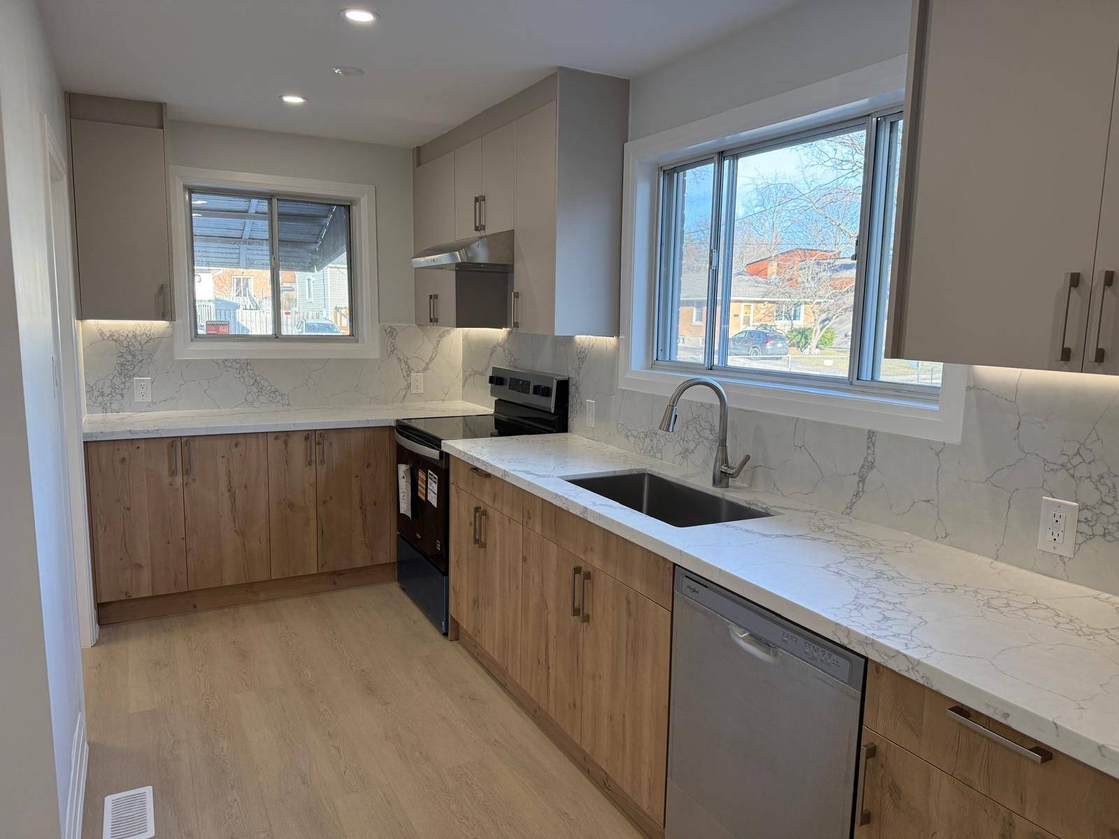 Oakville, ON L6K 1P3,156 Westside DR #MAIN