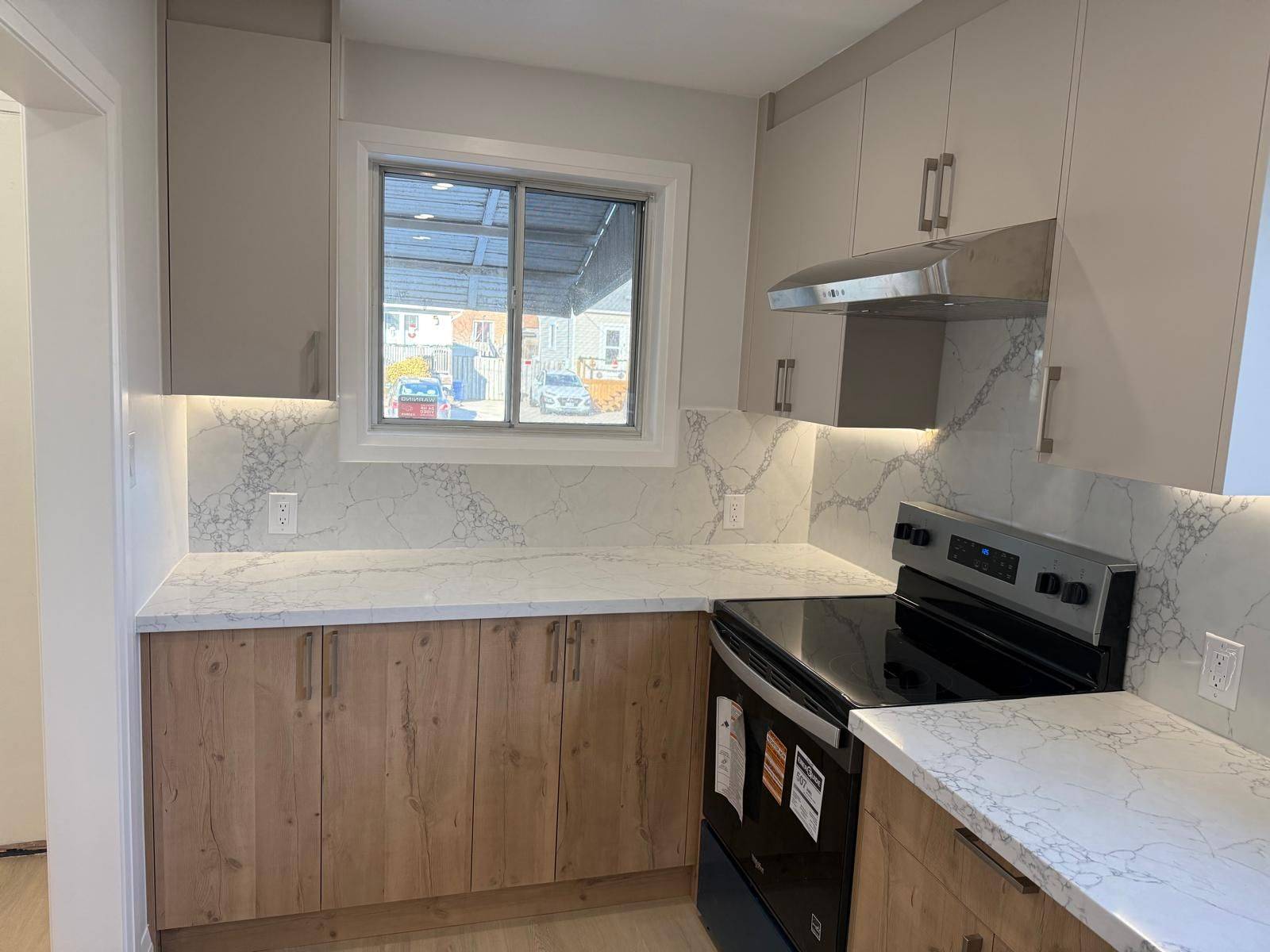 Oakville, ON L6K 1P3,156 Westside DR #MAIN