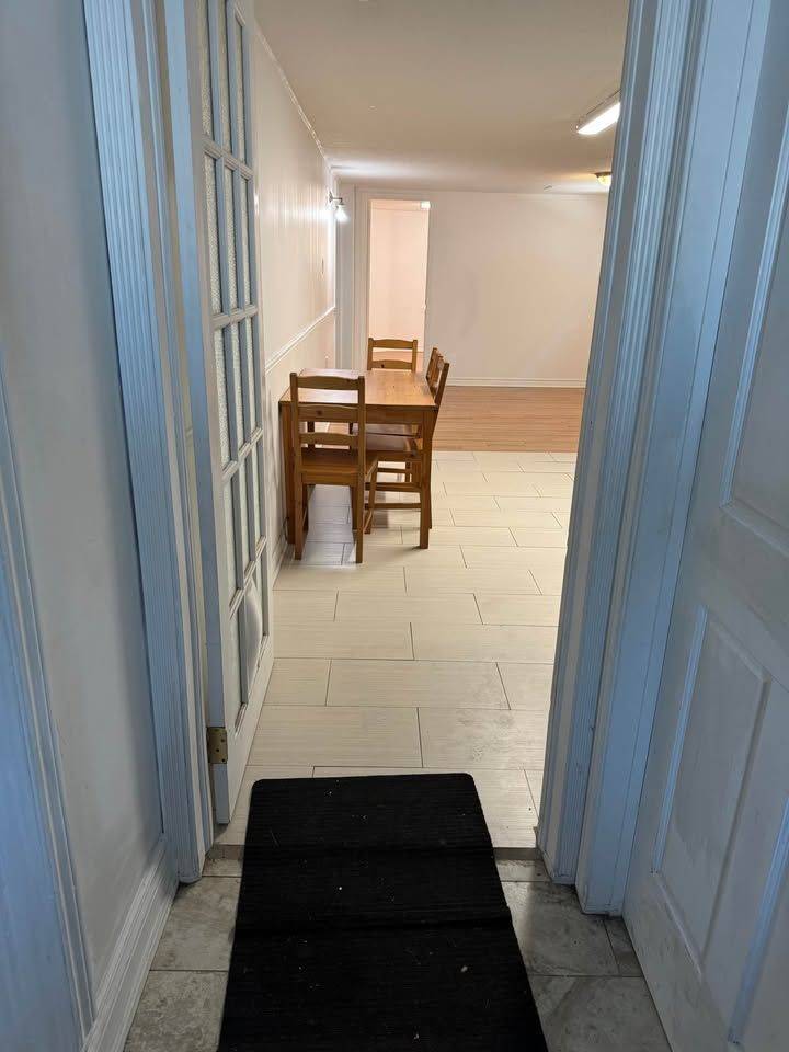 Toronto W05, ON M9L 1L3,190 Cabana DR #B