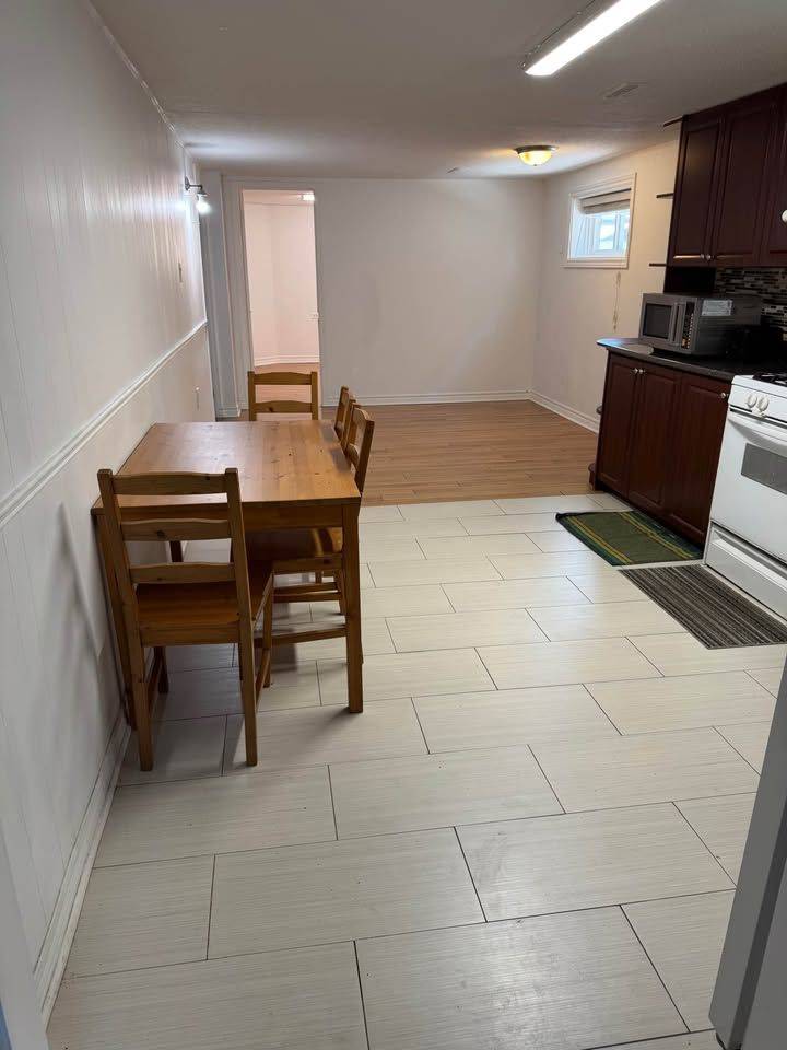 Toronto W05, ON M9L 1L3,190 Cabana DR #B