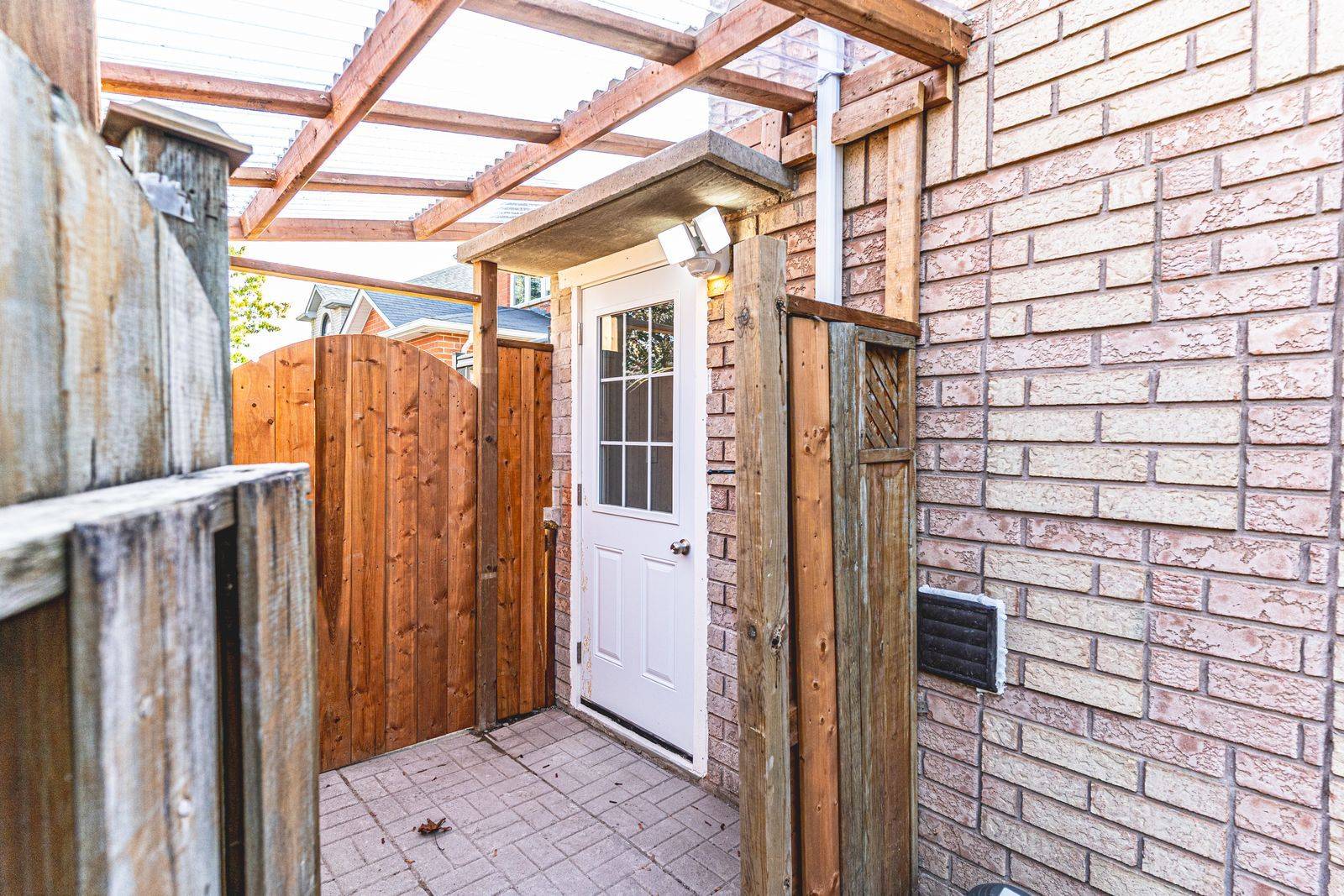 Caledon, ON L7E 2K4,1 Shady Glen CRES #Lower