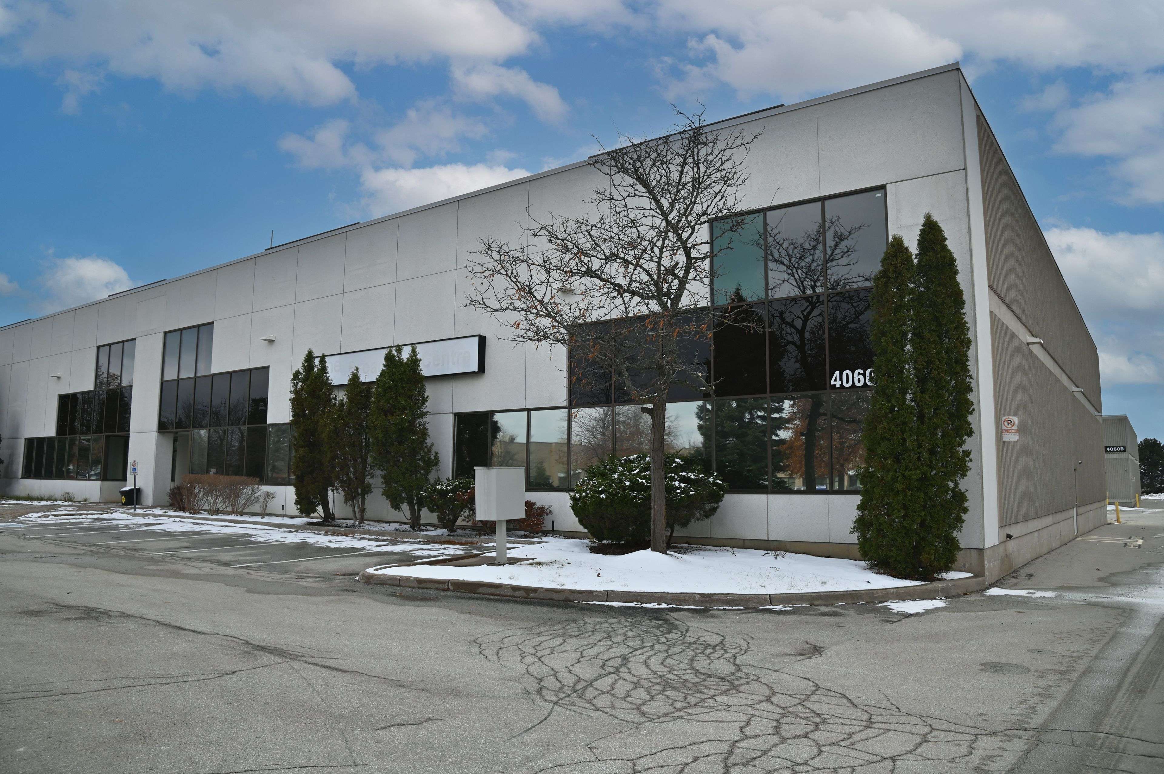 Mississauga, ON L5L 5Y5,4060A Sladeview CRES #2