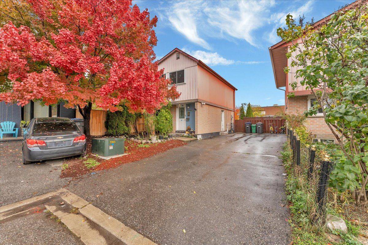 Brampton, ON L6S 2J9,11 Great Oak CT