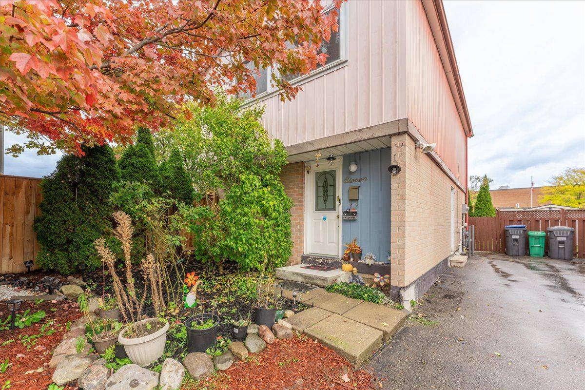 Brampton, ON L6S 2J9,11 Great Oak CT