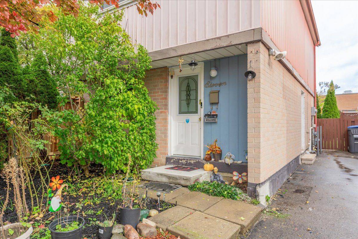 Brampton, ON L6S 2J9,11 Great Oak CT