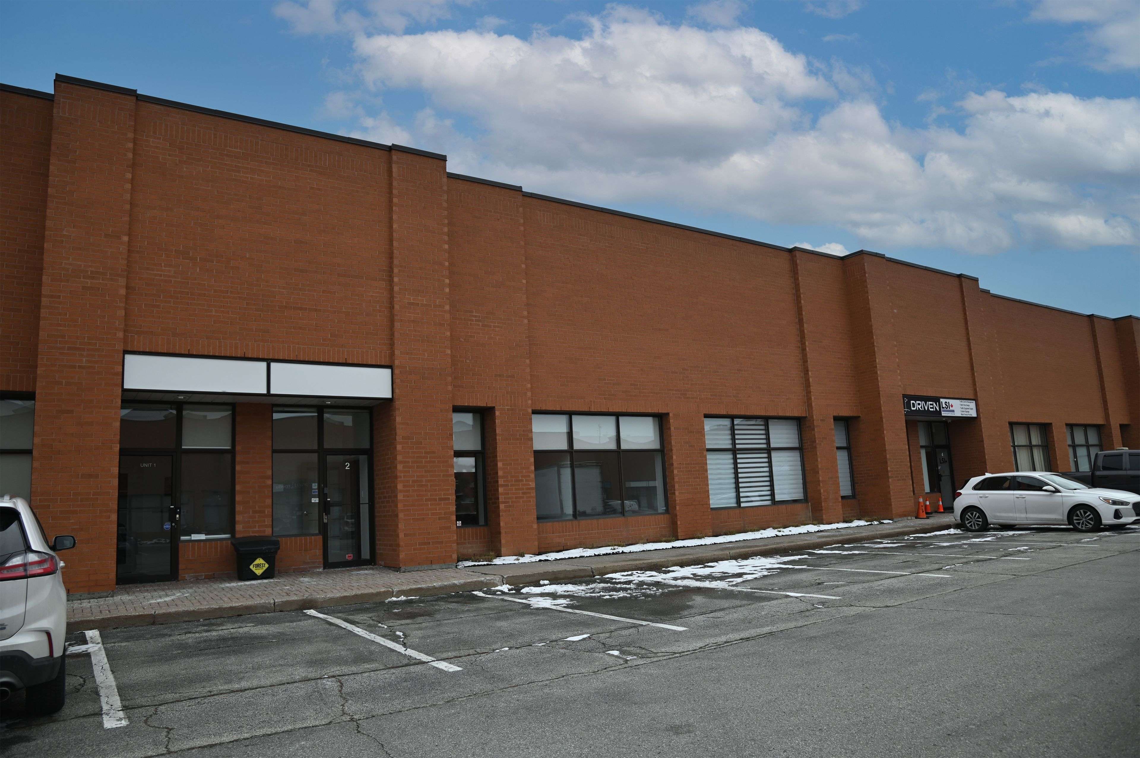 Mississauga, ON L5L 5X5,4090 Ridgeway DR #2