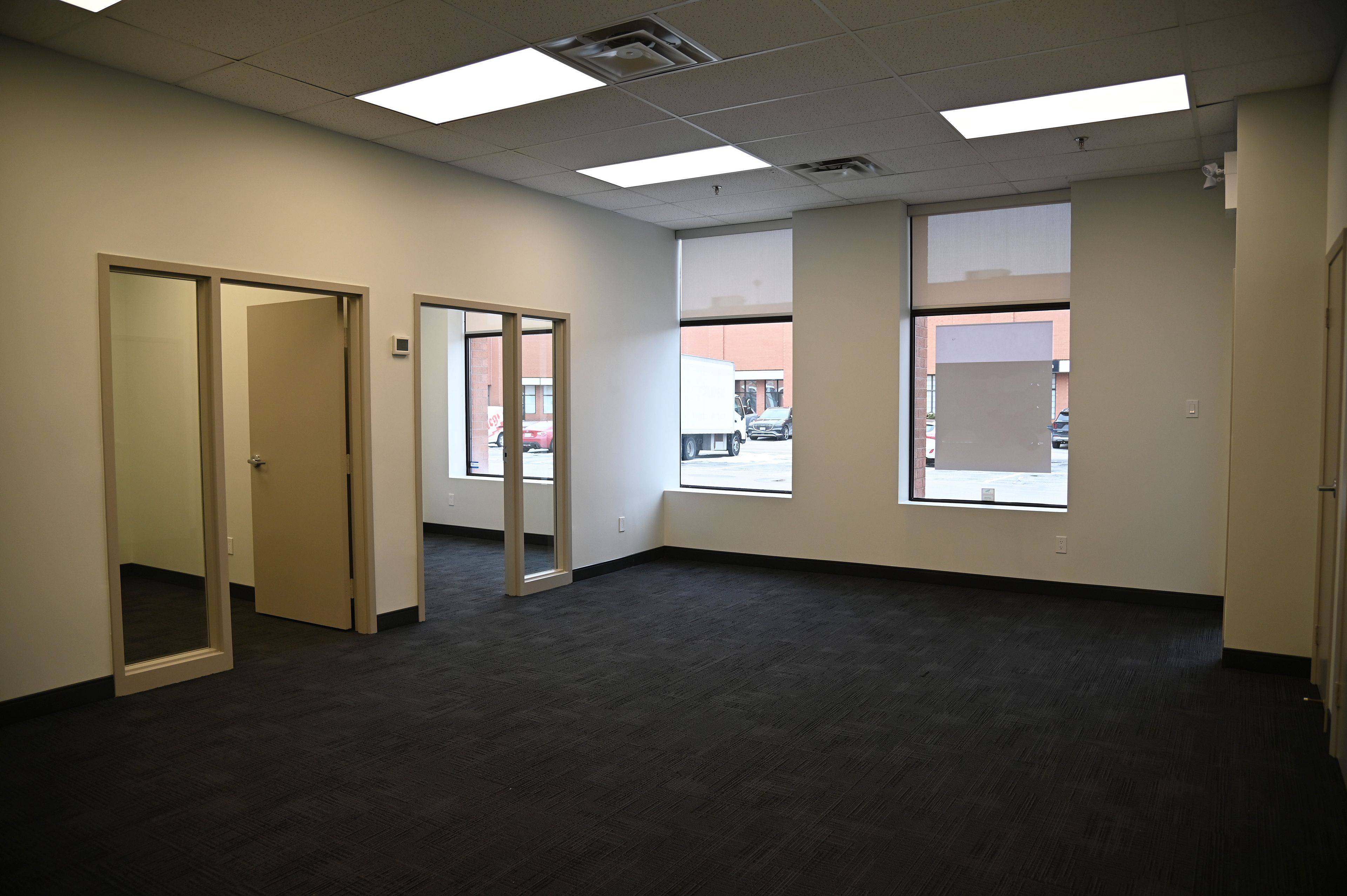 Mississauga, ON L5L 5X5,4090 Ridgeway DR #2