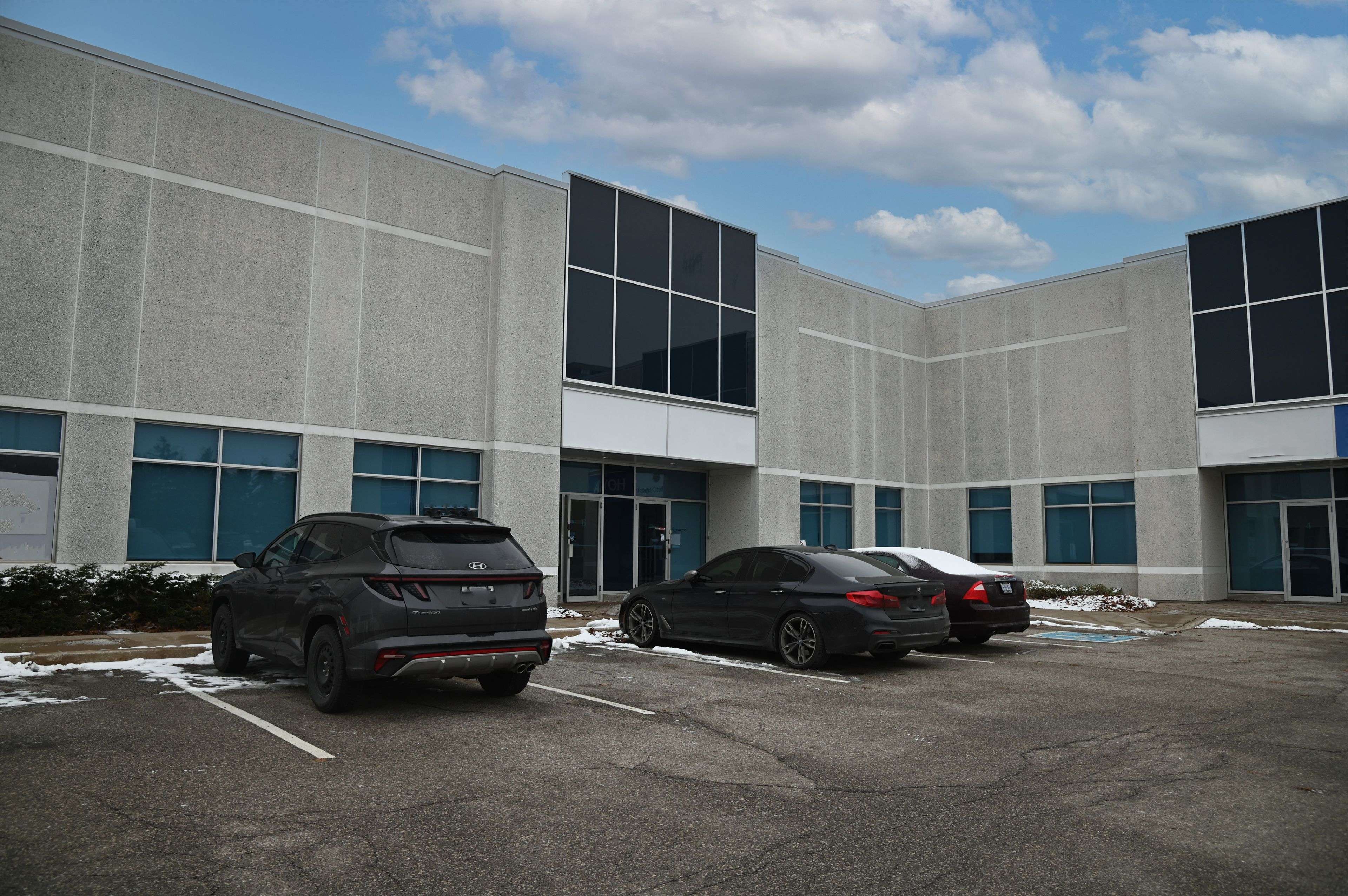 Mississauga, ON L5L 5Y6,3330 Ridgeway DR #6