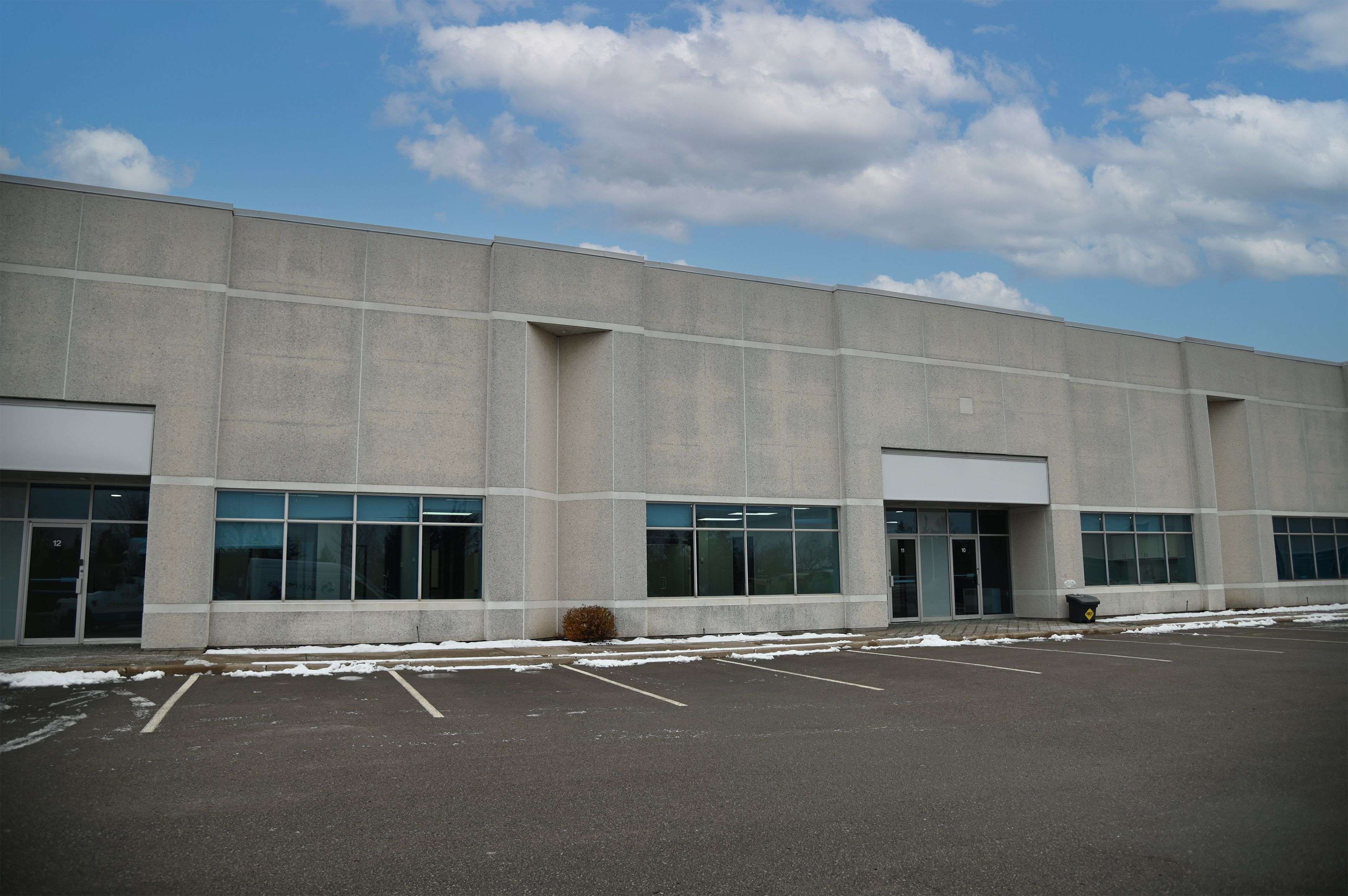 Mississauga, ON L5L 5Y6,3250 Ridgeway DR #10-12