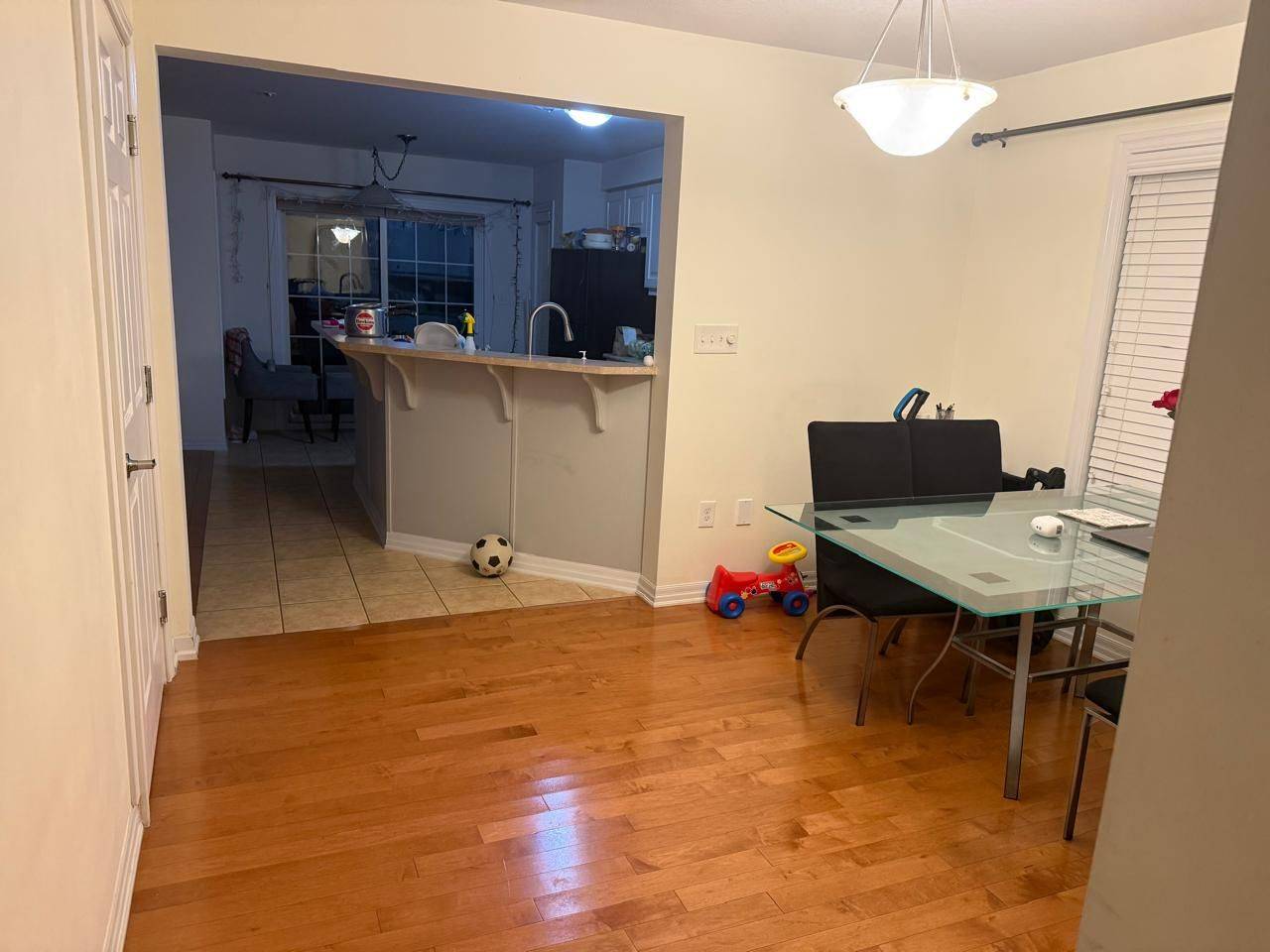 Cambridge, ON N3C 0C2,12 Osgoode ST #UPPER