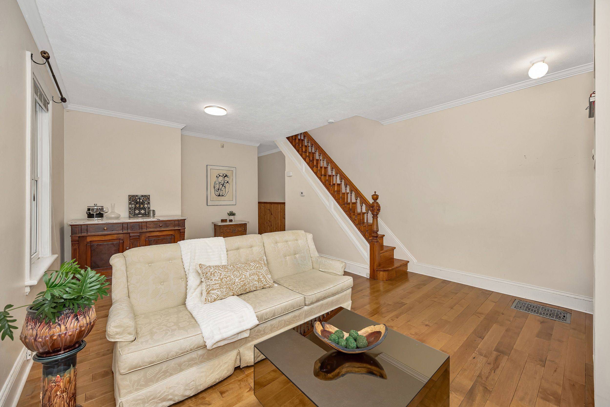 Ottawa Centre, ON K1R 5J3,681 1/2 Cooper ST