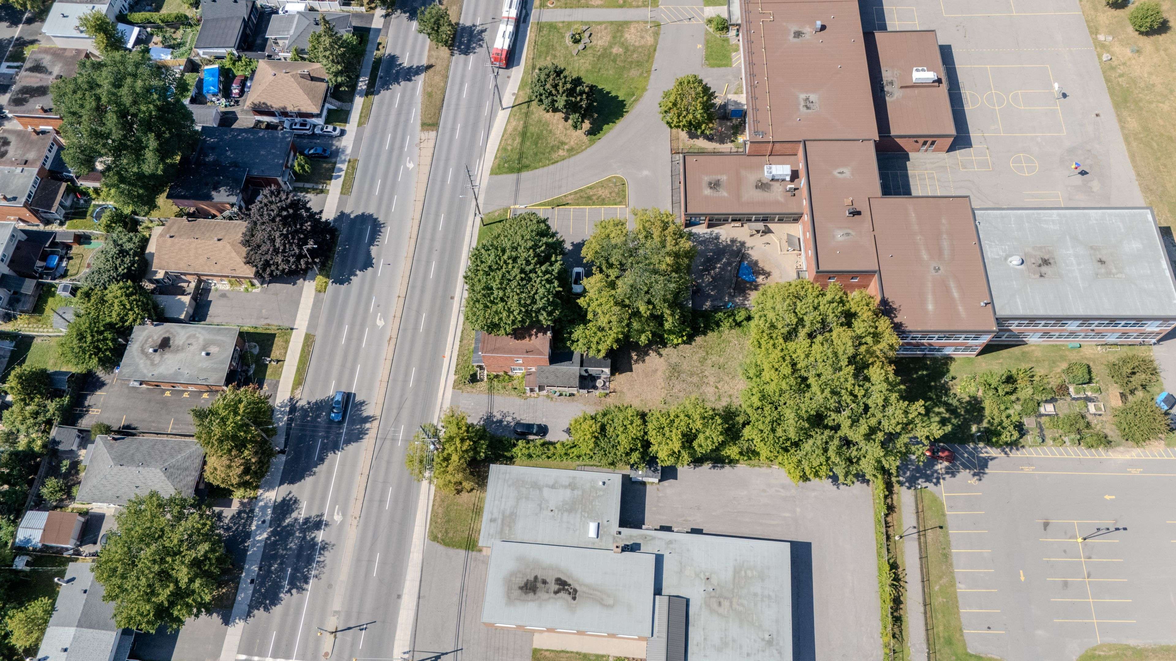 Overbrook - Castleheights And Area, ON K1K 3A6,713 St Laurent BLVD