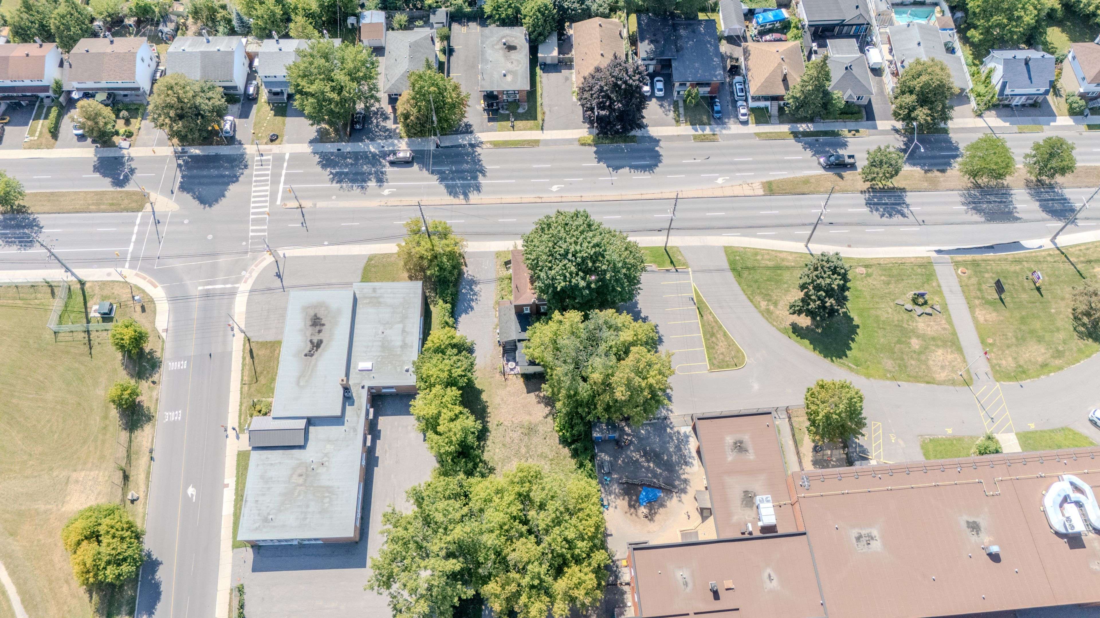 Overbrook - Castleheights And Area, ON K1K 3A6,713 St Laurent BLVD