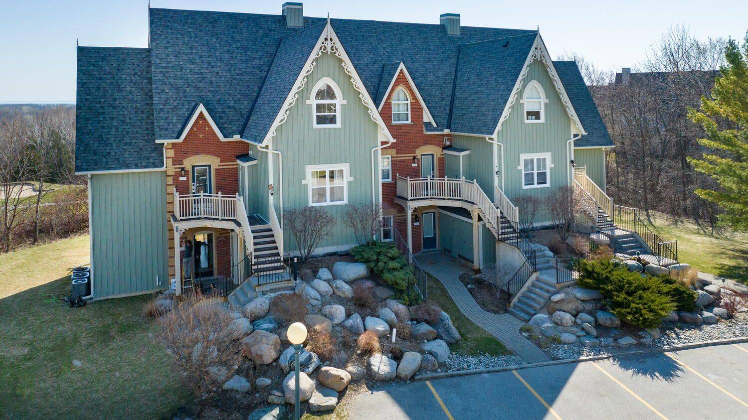 Blue Mountains, ON L9Y 0V2,170 Snowbridge WAY #223