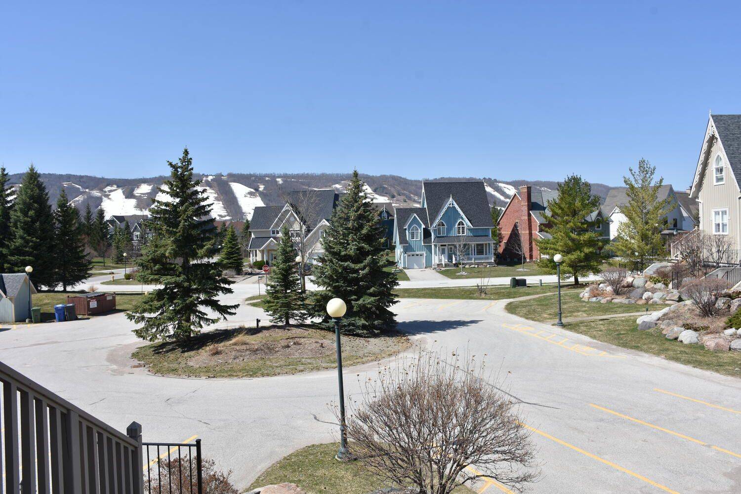 Blue Mountains, ON L9Y 0V2,170 Snowbridge WAY #223